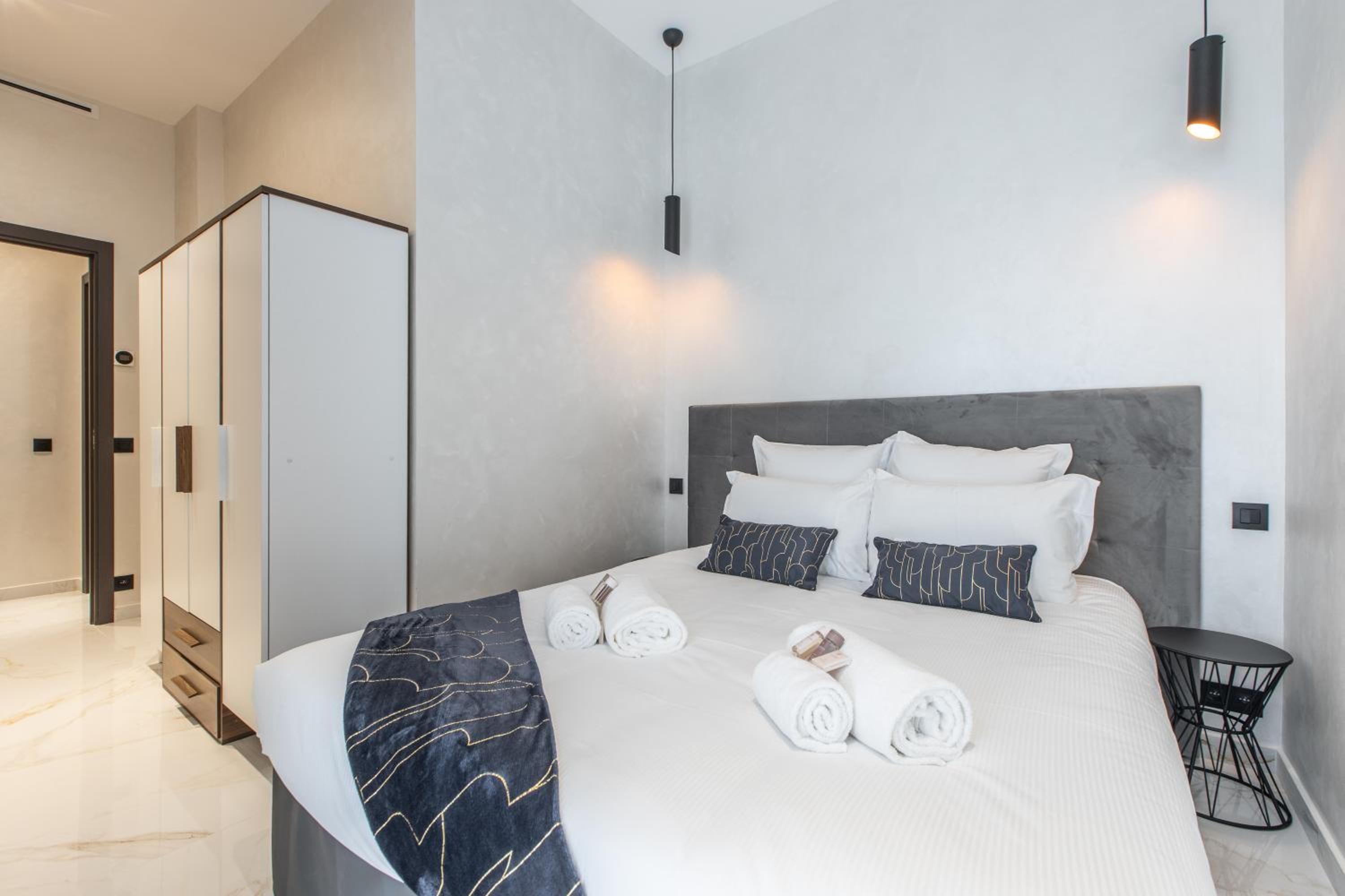 SAPHIR Three-Bedroom Apartment - Photo 13