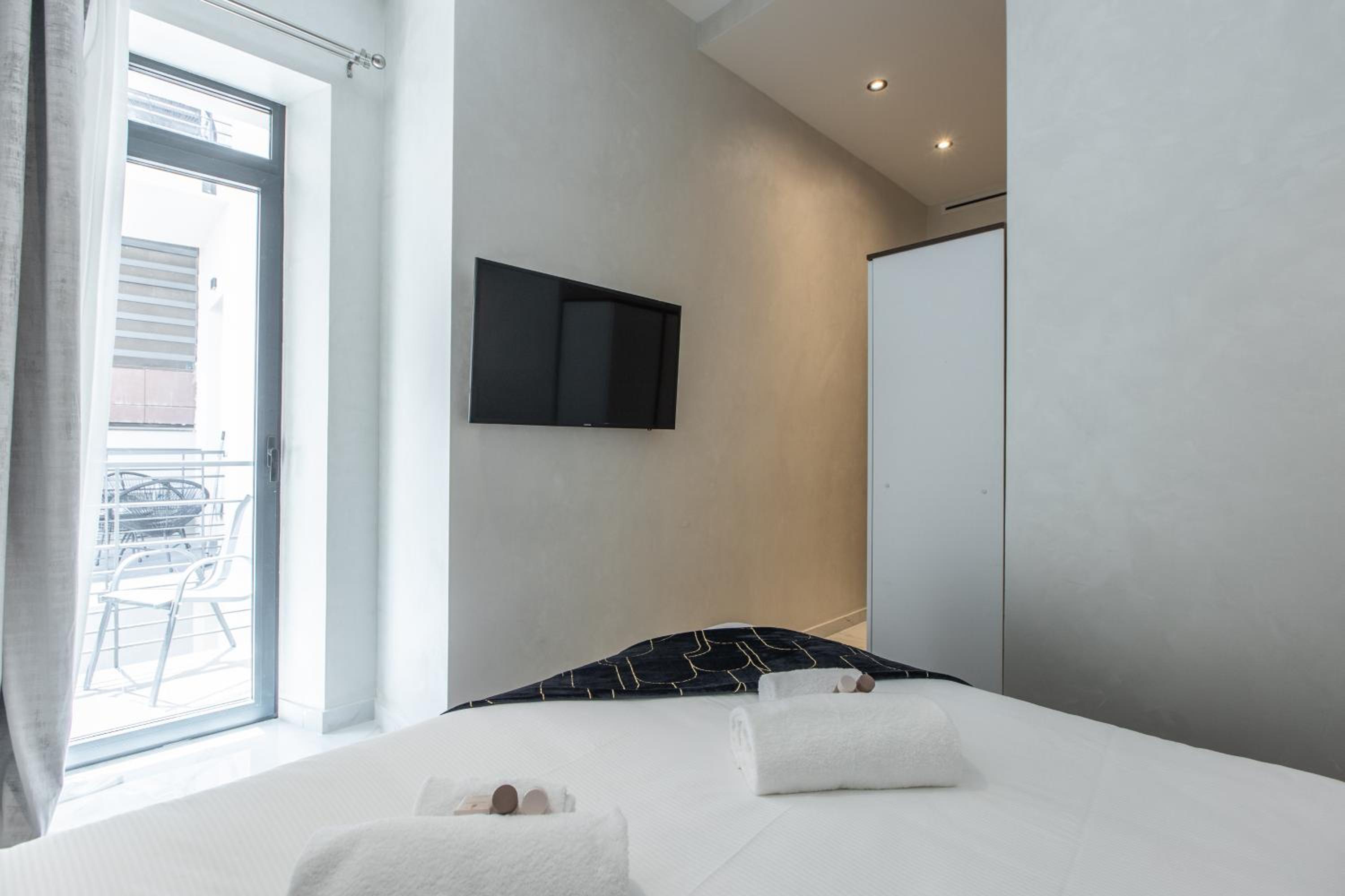 SAPHIR Three-Bedroom Apartment - Photo 16