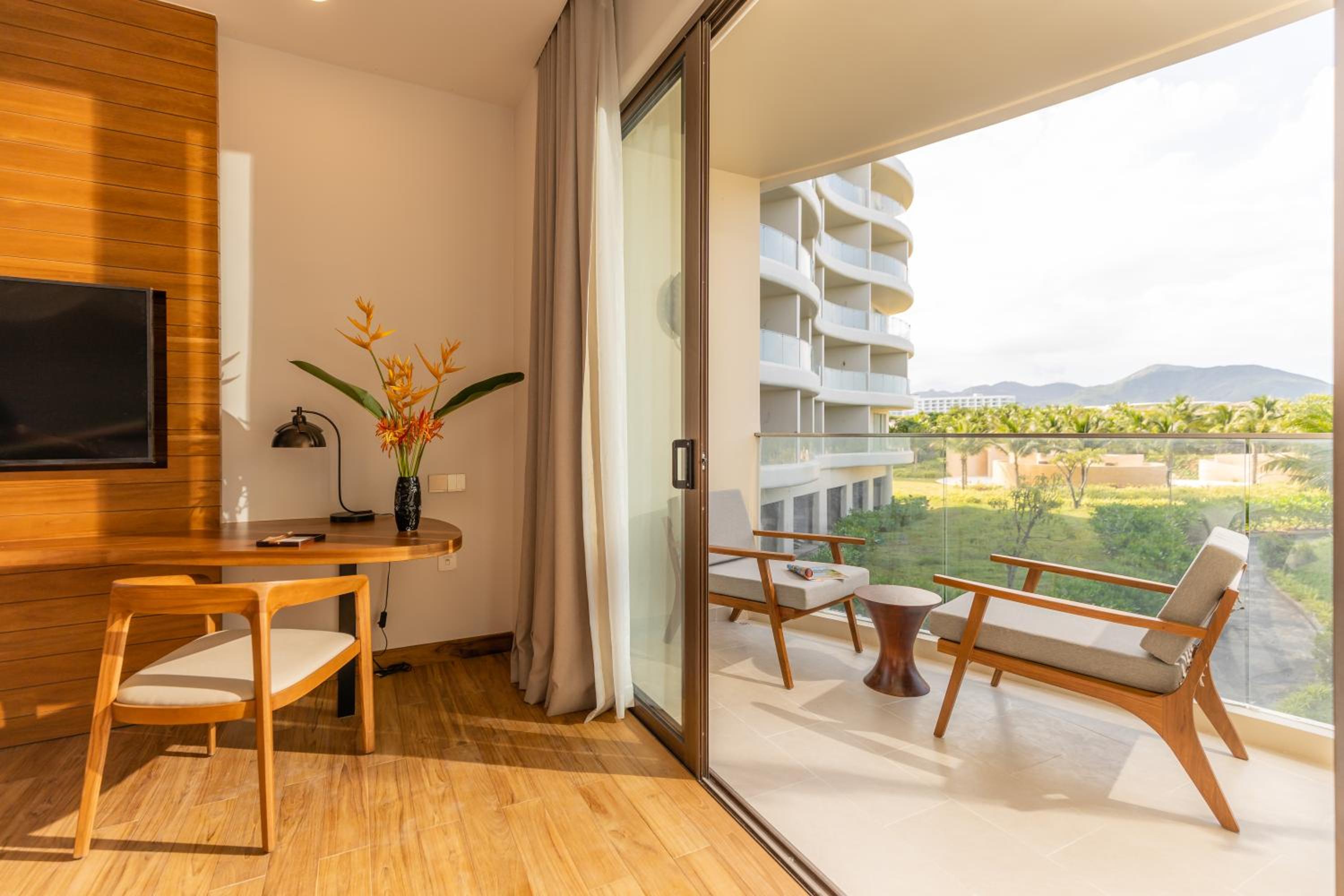 Deluxe Garden View with King Bed - Photo 3