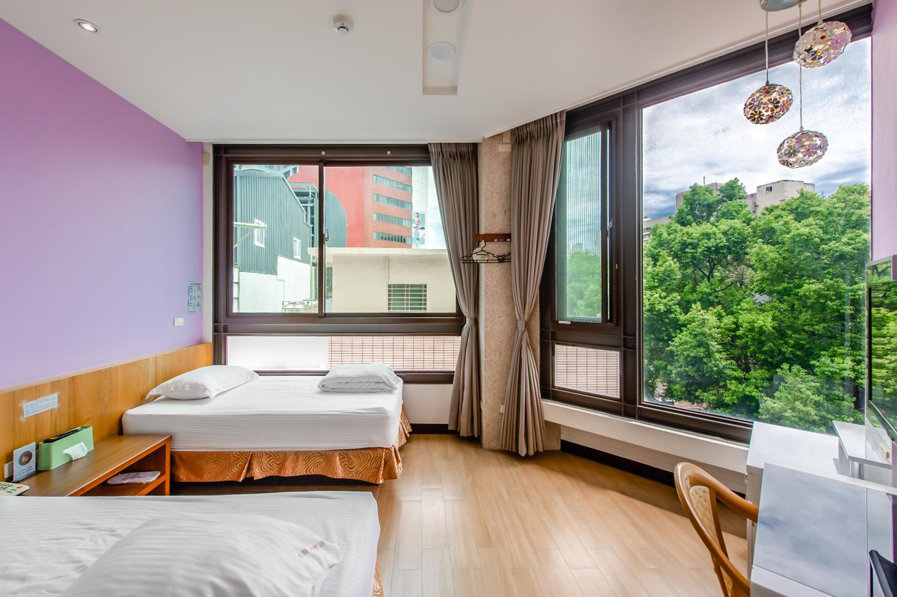 Twin Room with City View - Photo 12