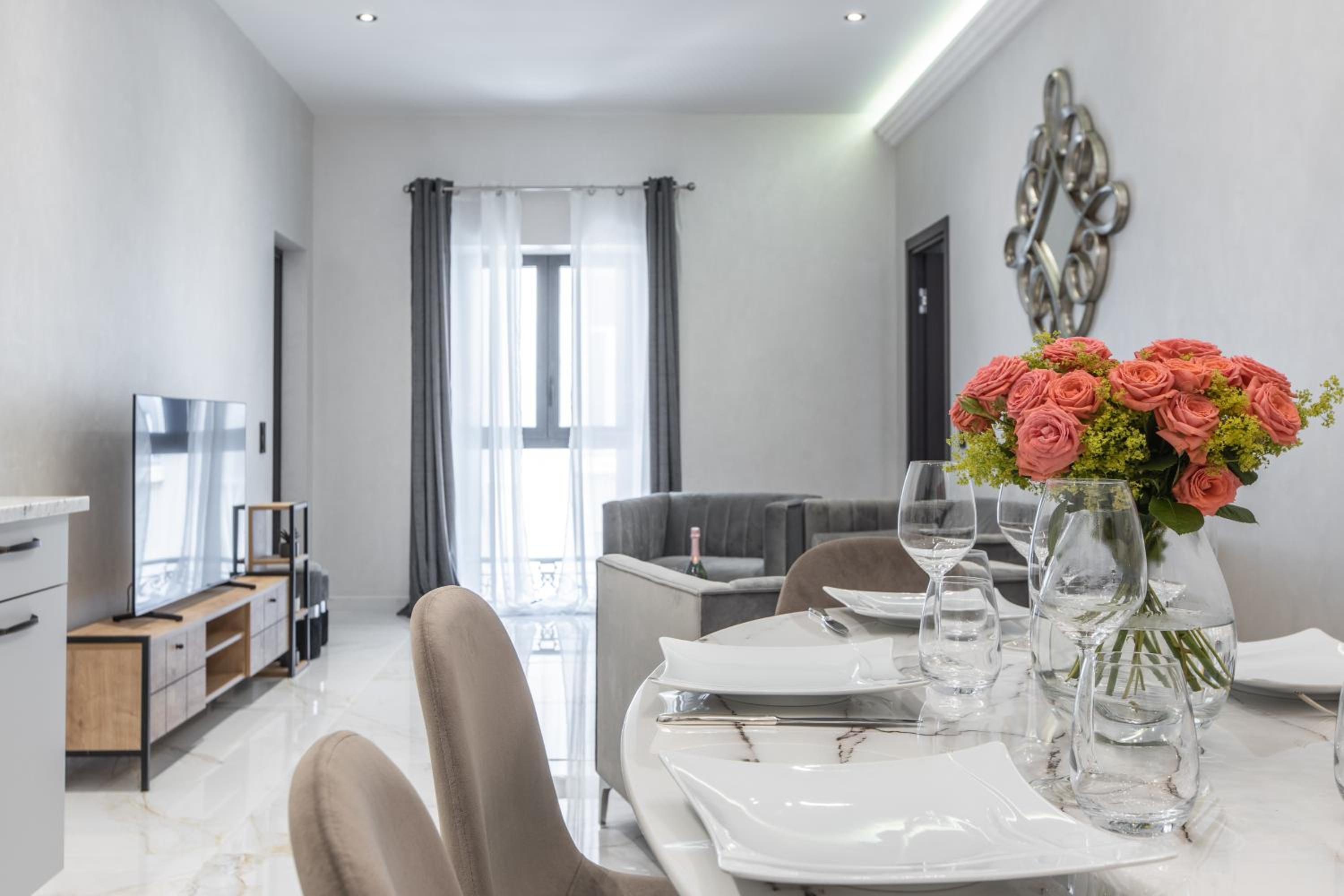 SAPHIR Three-Bedroom Apartment - Photo 18