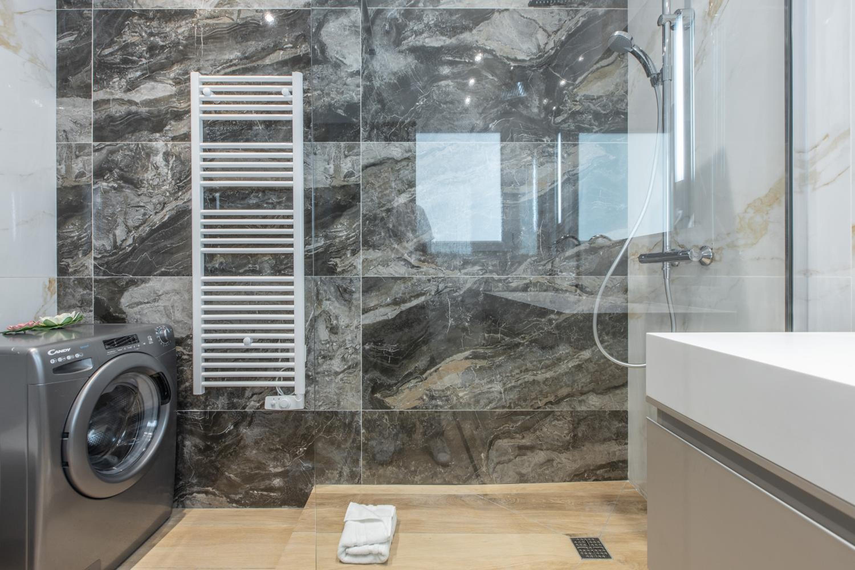 SAPHIR Three-Bedroom Apartment - Photo 15