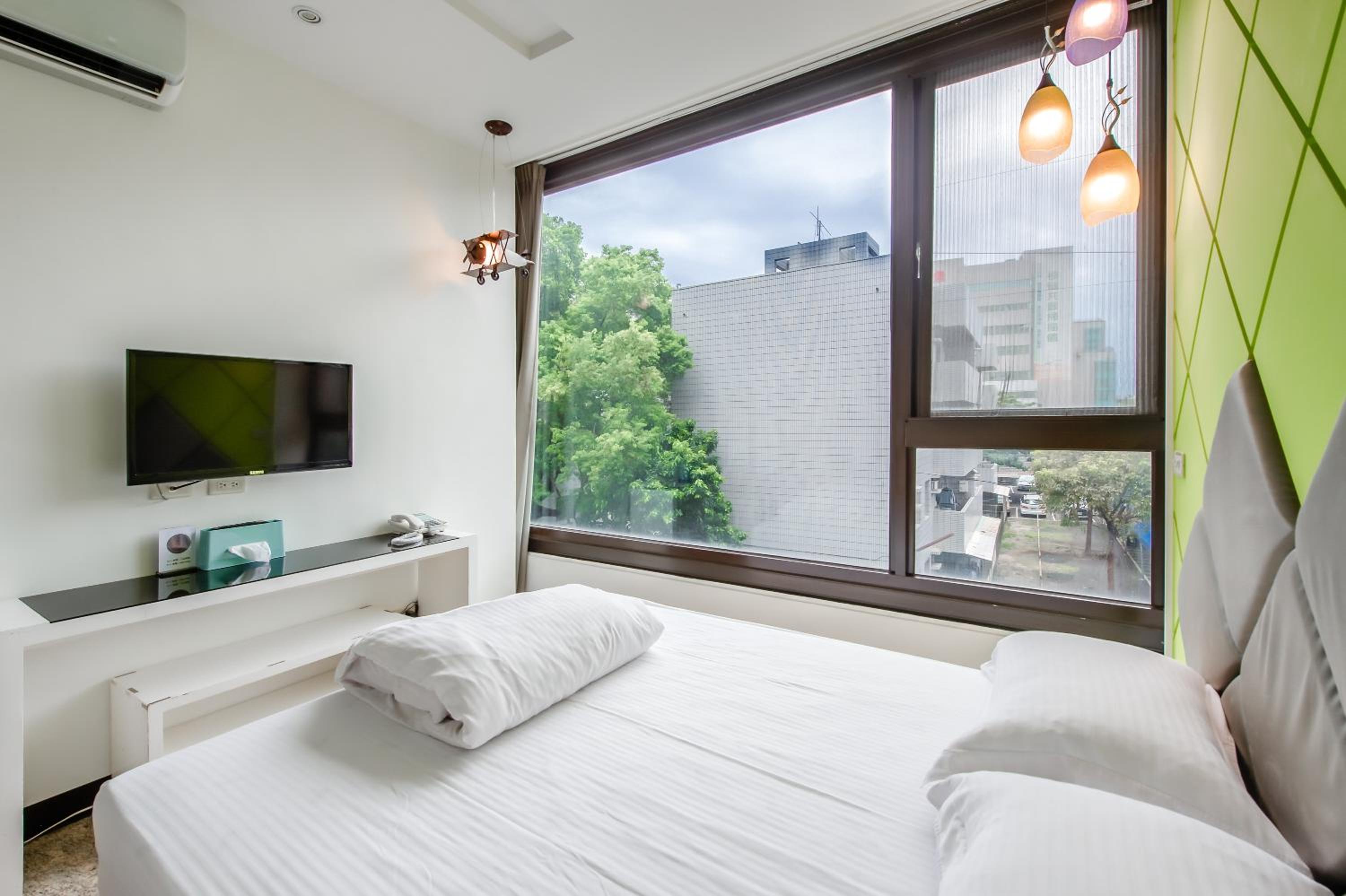 Double Room with City View - Photo 12
