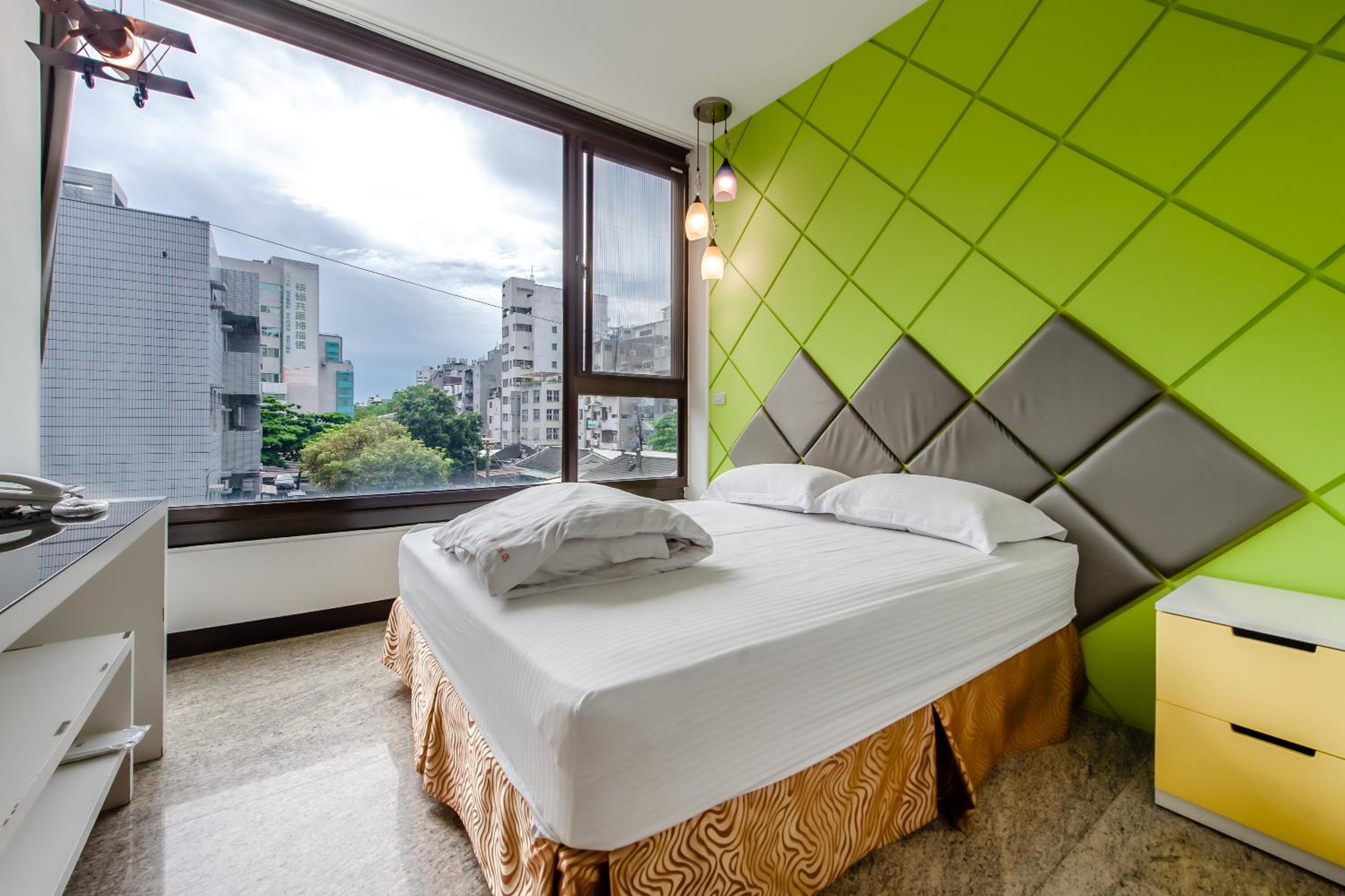Double Room with City View - Photo 8