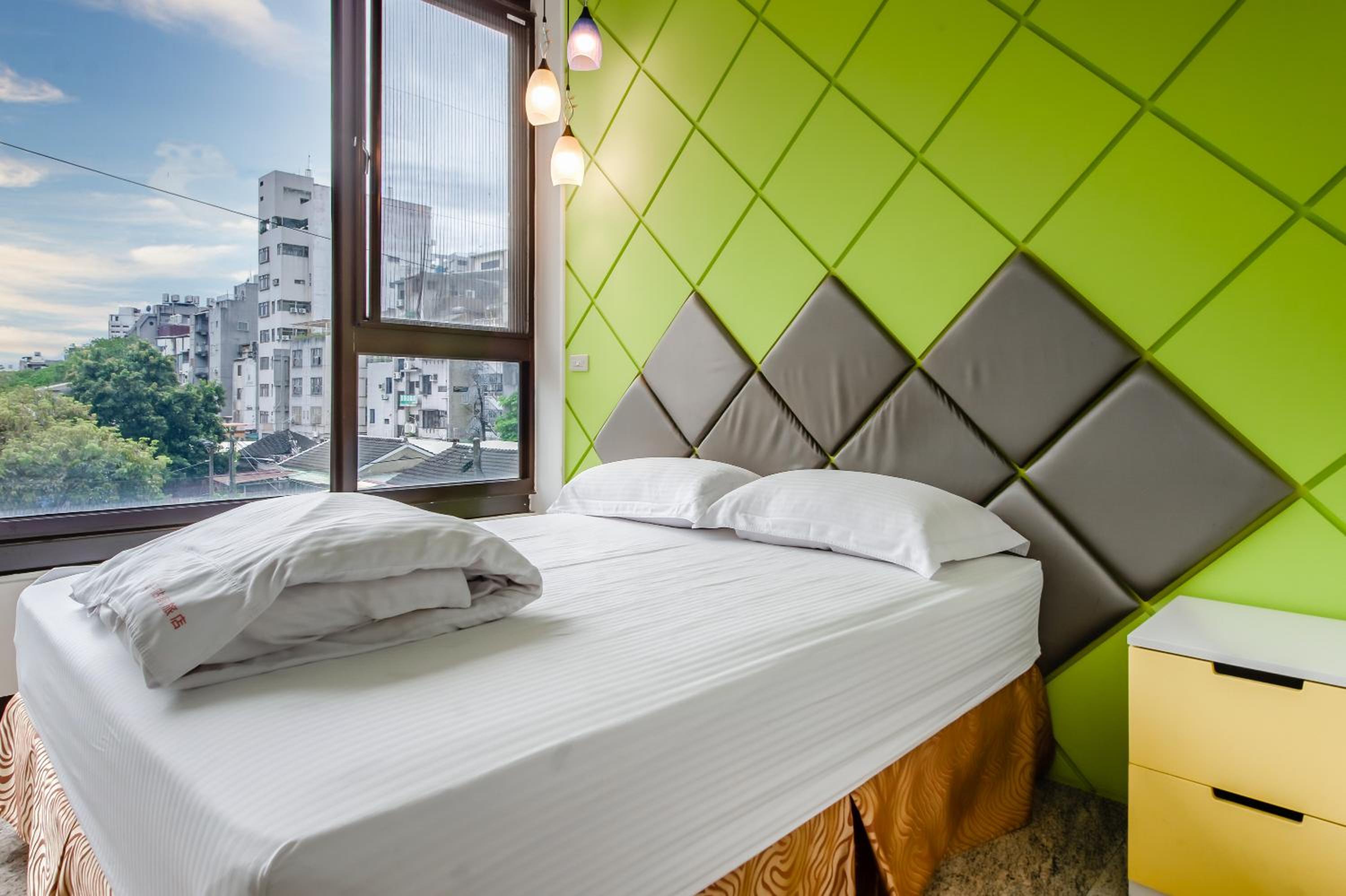Double Room with City View - Photo 10