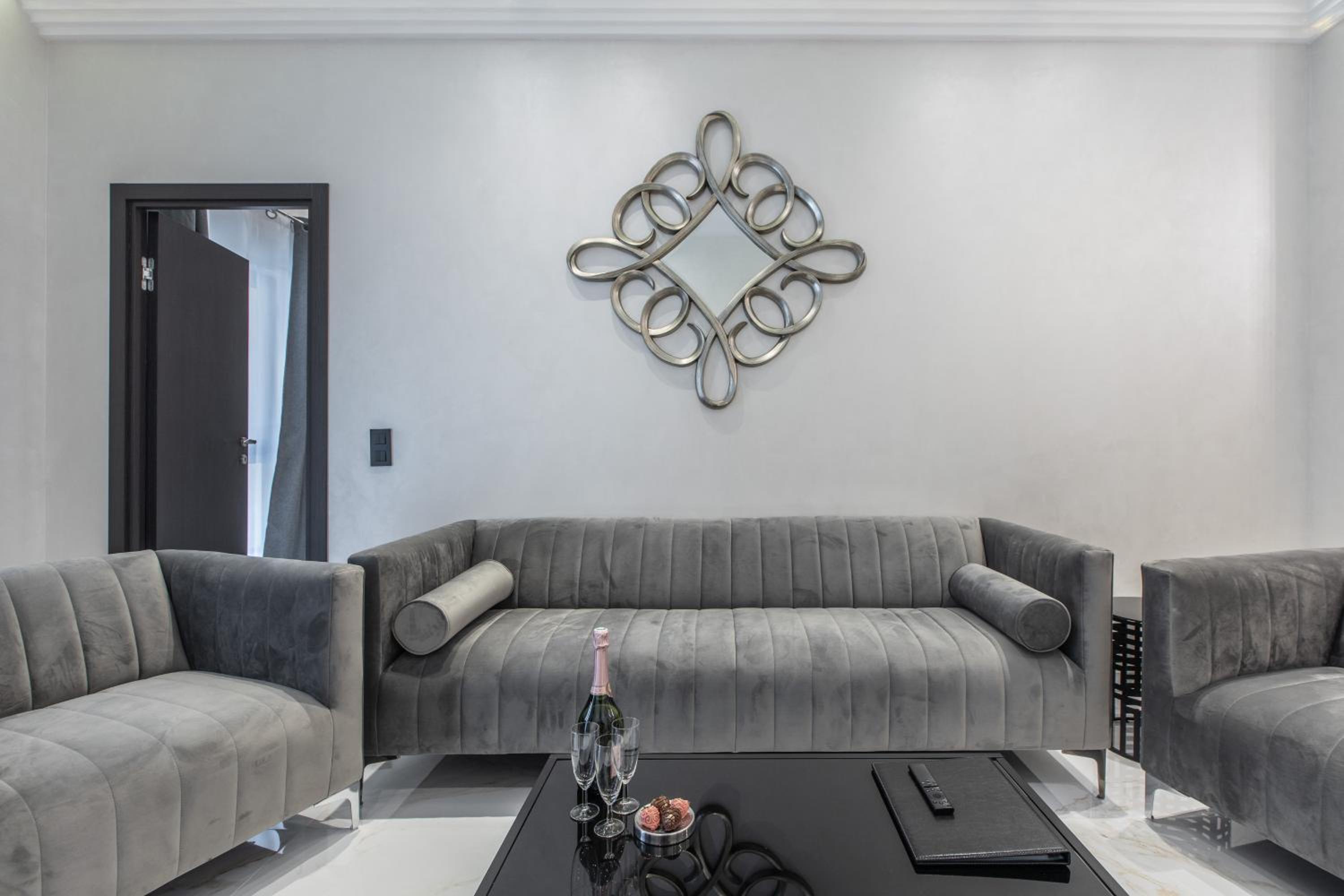 SAPHIR Three-Bedroom Apartment - Photo 19