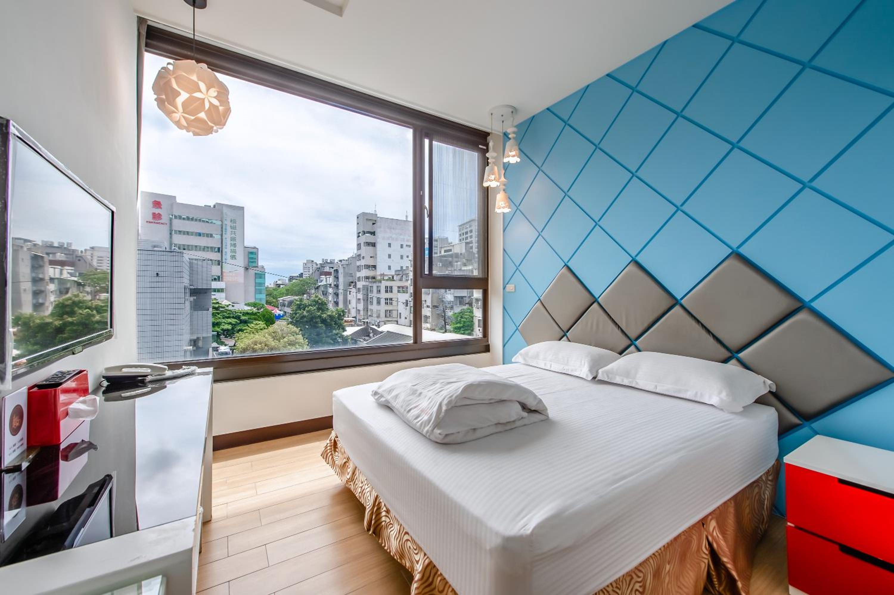 Double Room with City View - Photo 1