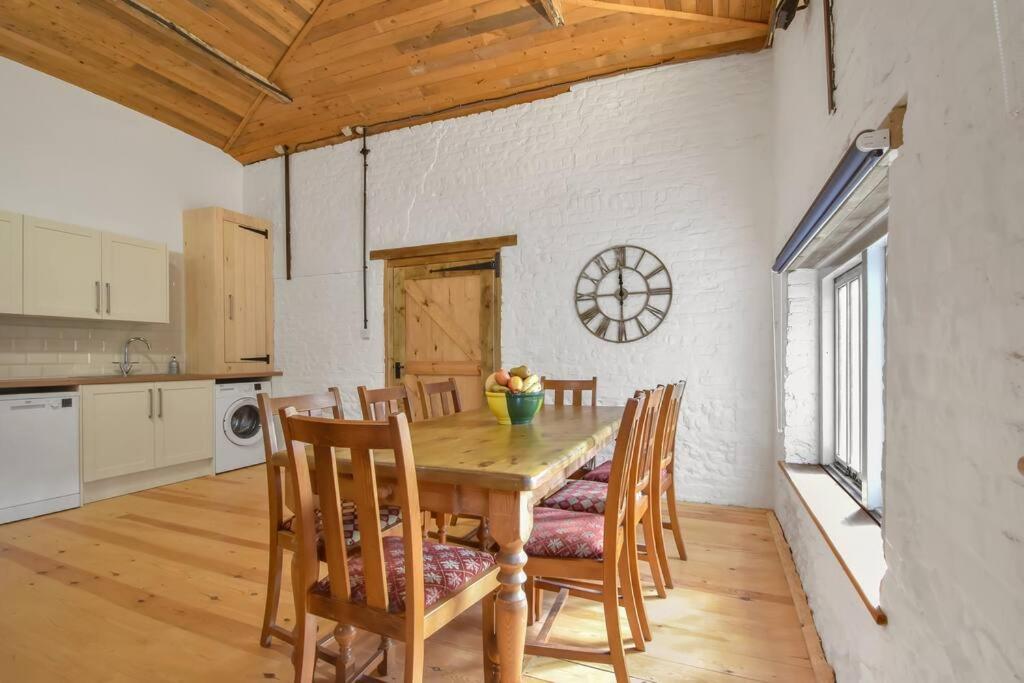 Three-Bedroom House photo 2