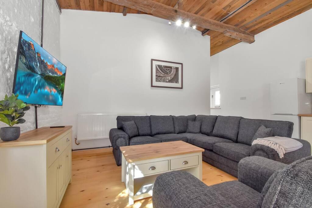 Three-Bedroom House photo 3