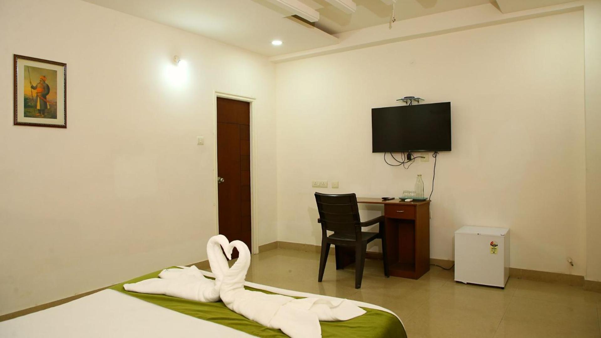 Deluxe Double Room - Photo 12