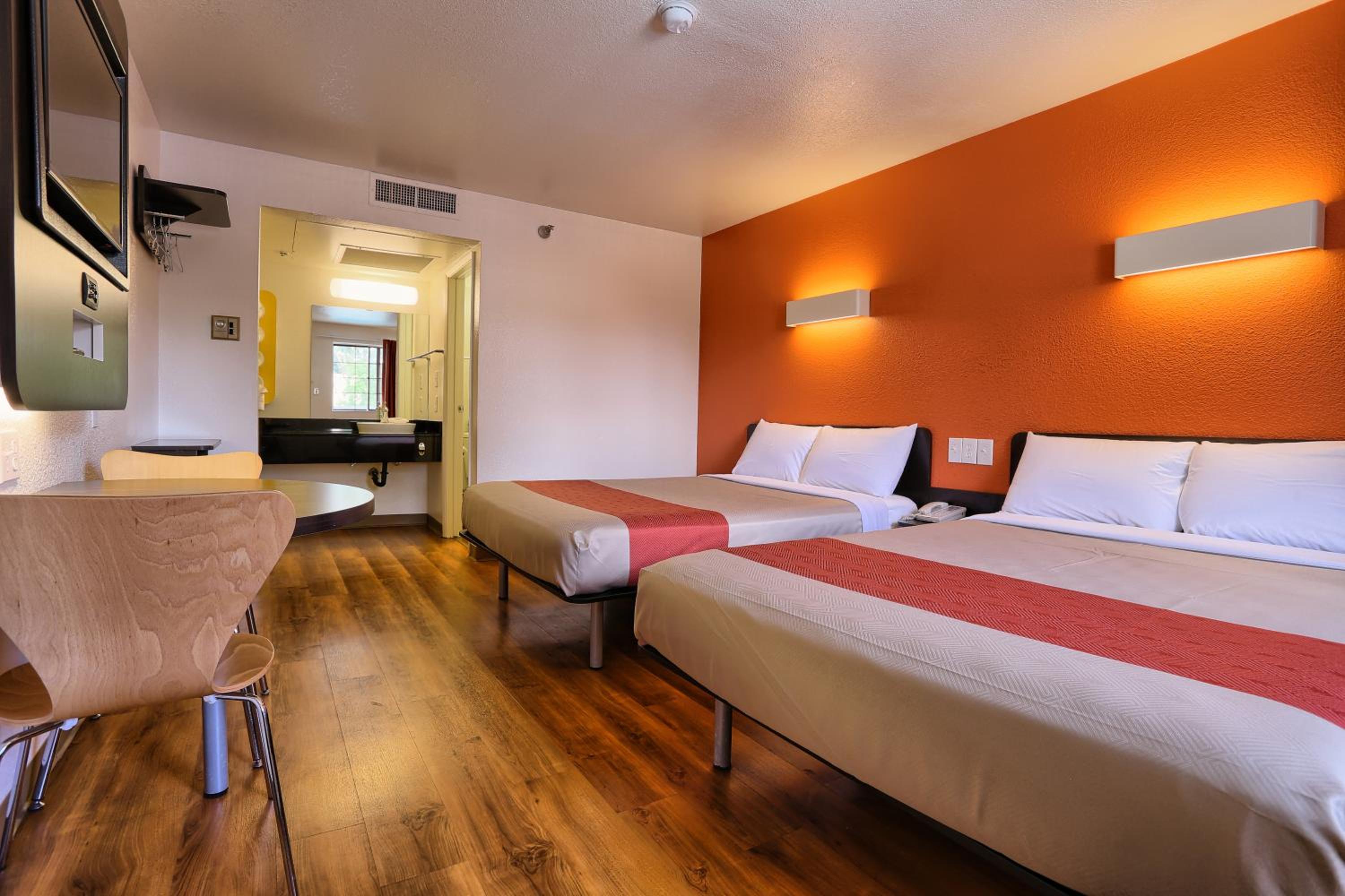 Super 8 by Wyndham Petaluma