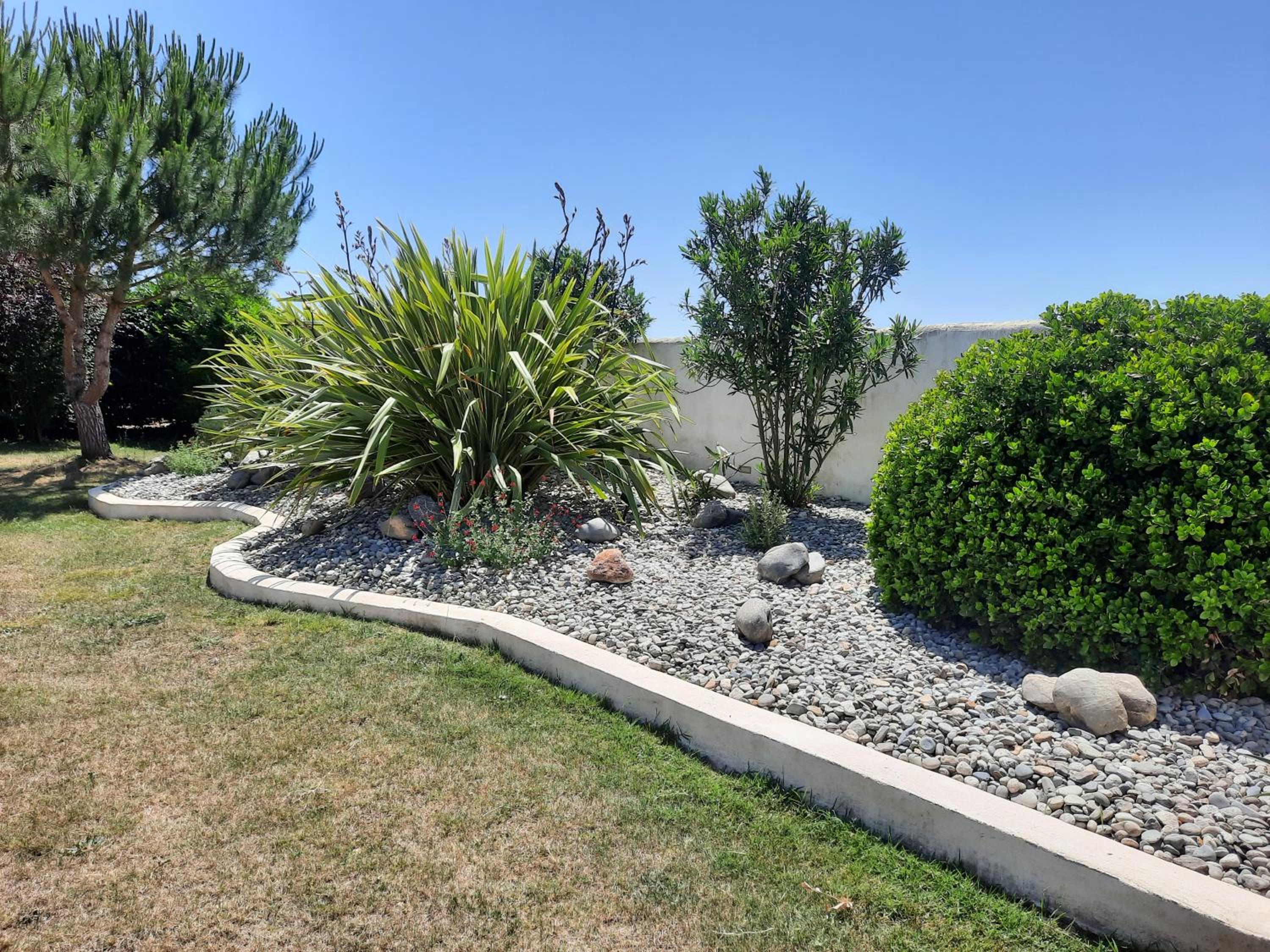 Double Room with Pool View - Photo 17
