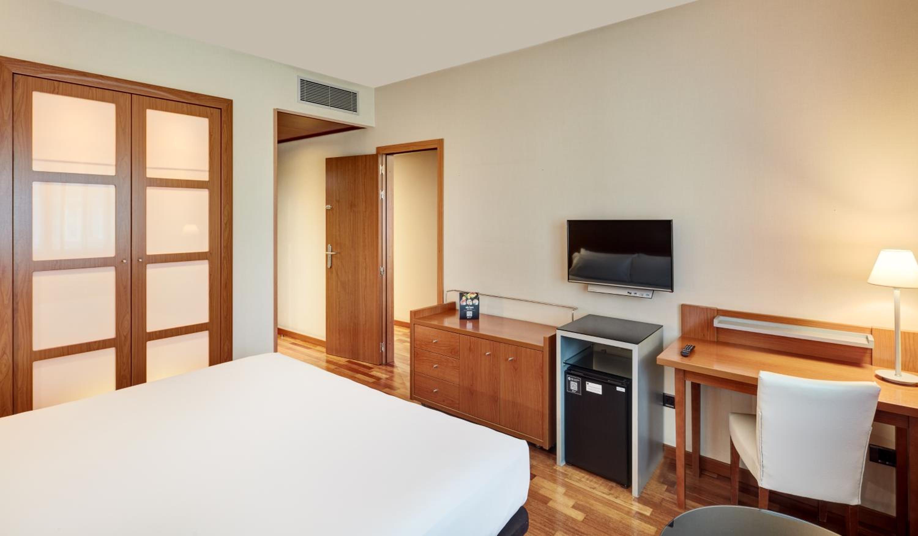 Double Room with Sofa Bed - Photo 2