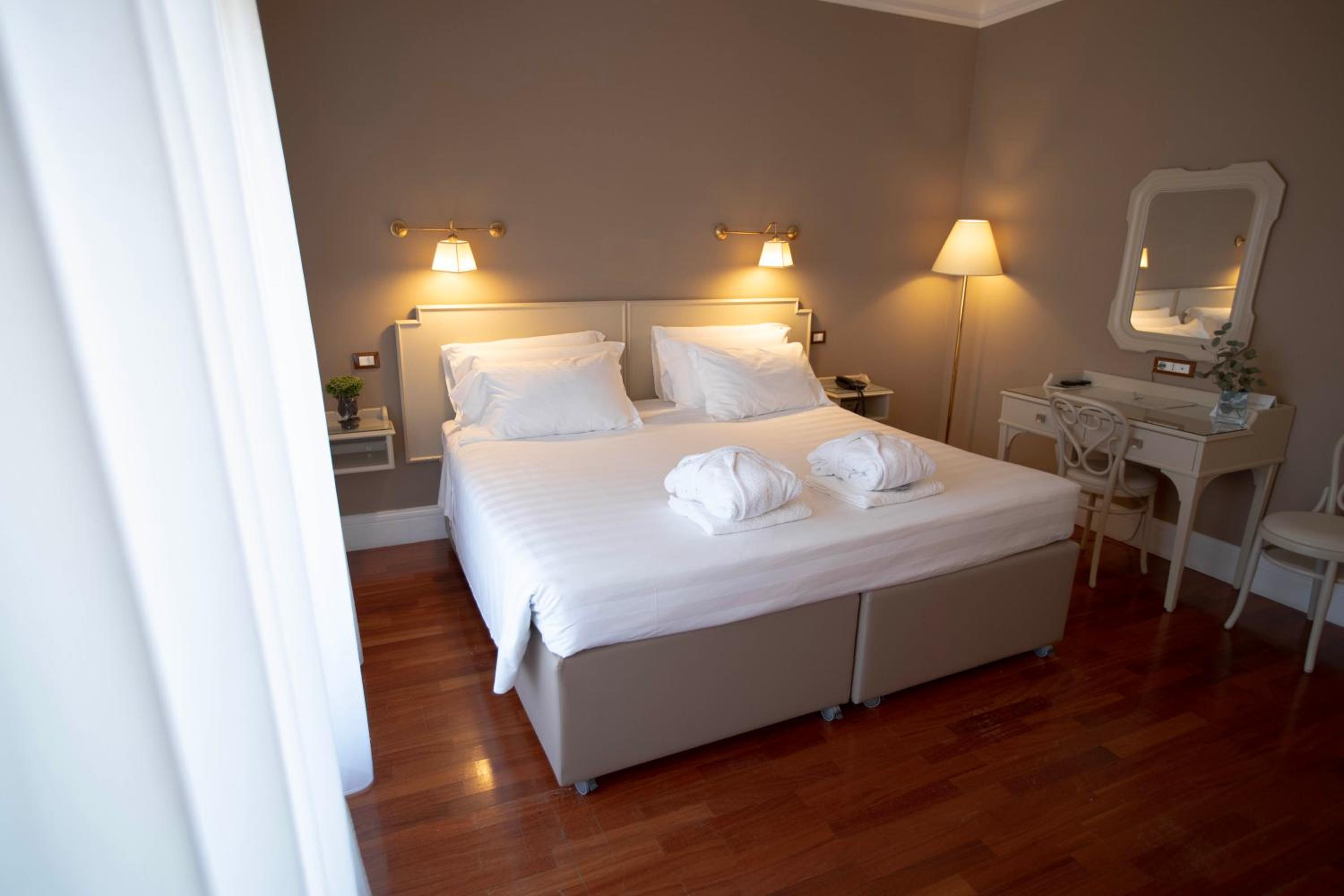 Superior Double Room with Spa Access - Photo 7