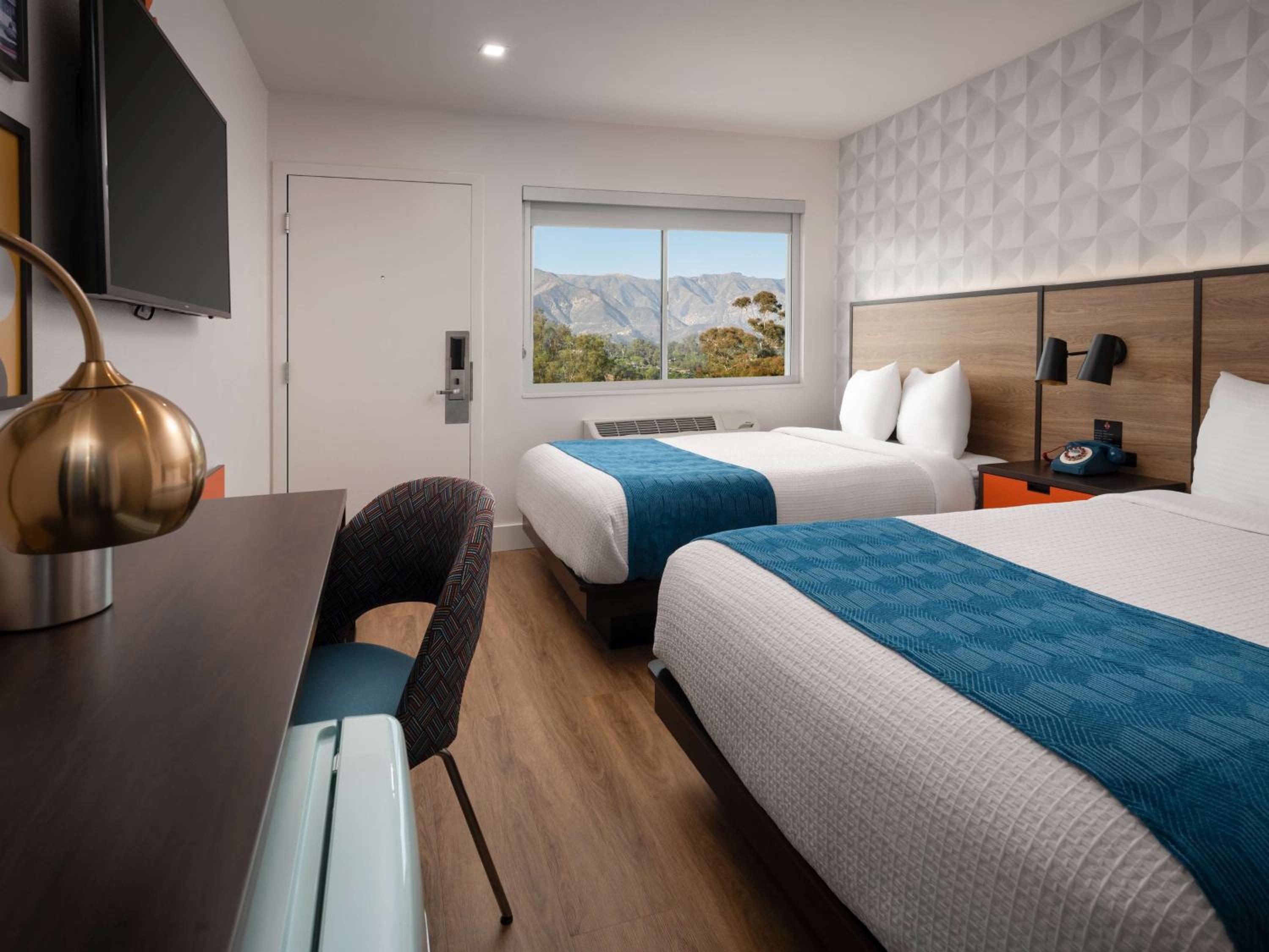 2 Full Beds | Oceanside - New 60s Retro-Style Decor, Outdoor Pool photo 1