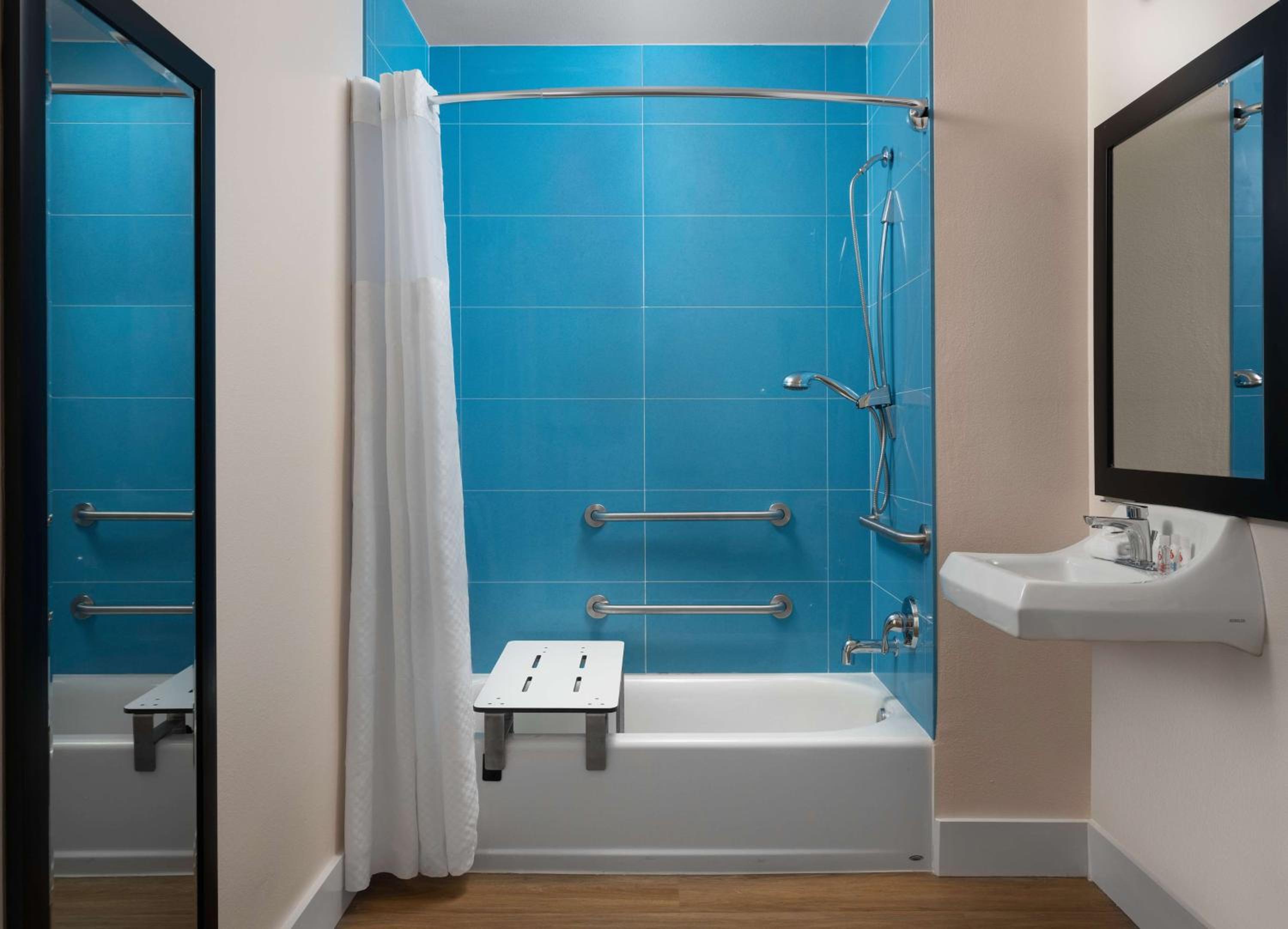 1 Full Bed | ADA/Tub/Micfridge, Outdoor Pool photo 2