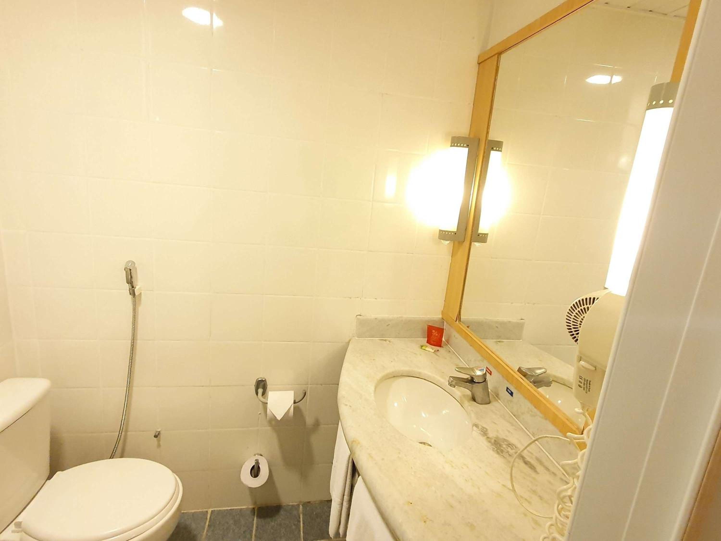 Standard Double Room - Photo 10