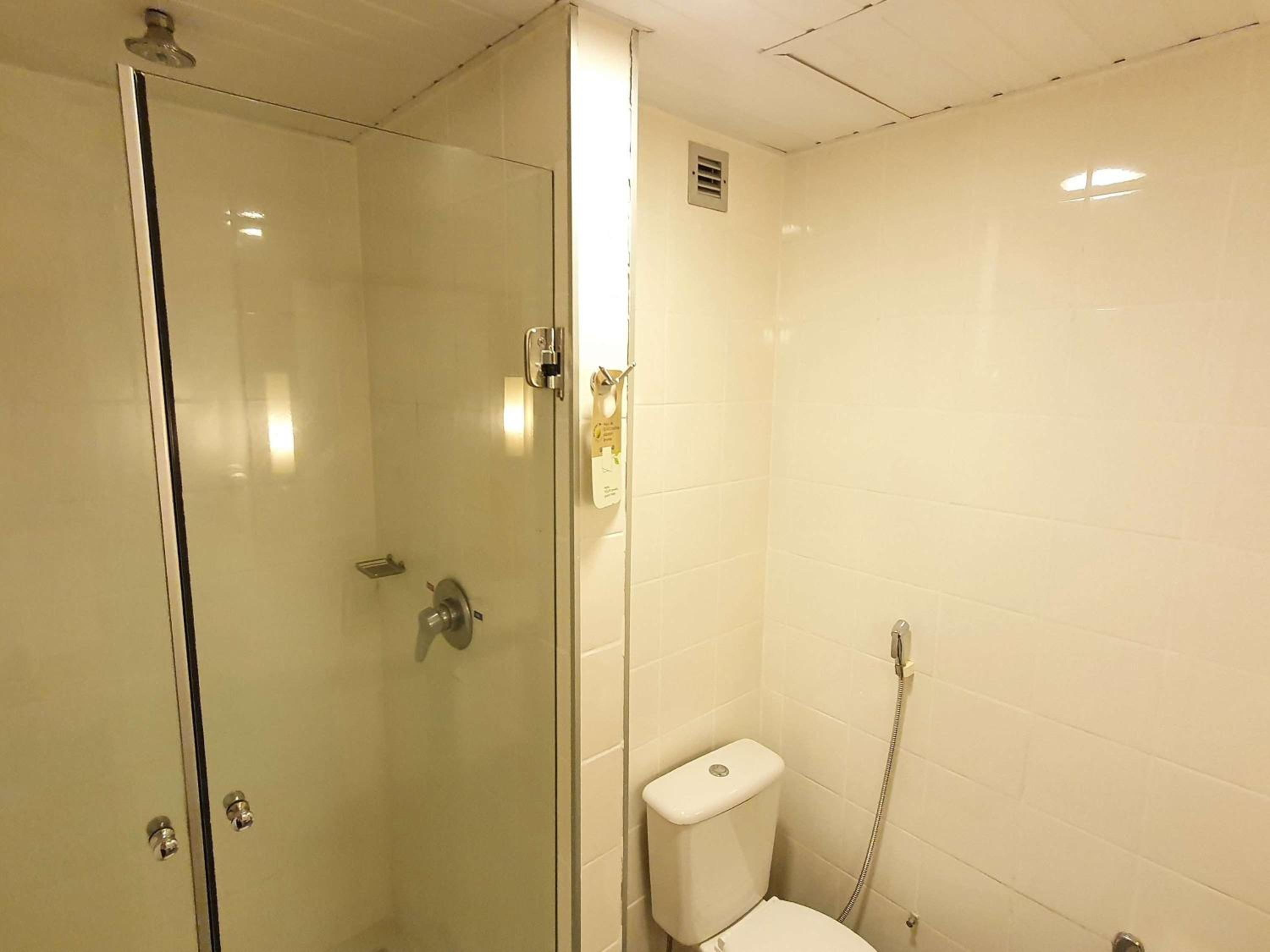 Standard Double Room - Photo 7