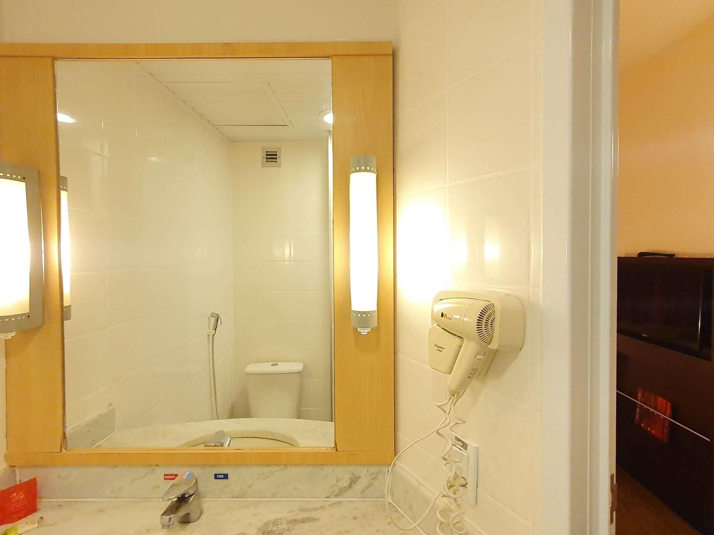 Standard Double Room - Photo 6