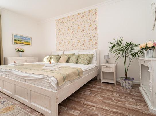 Two-Bedroom Suite - Photo 2
