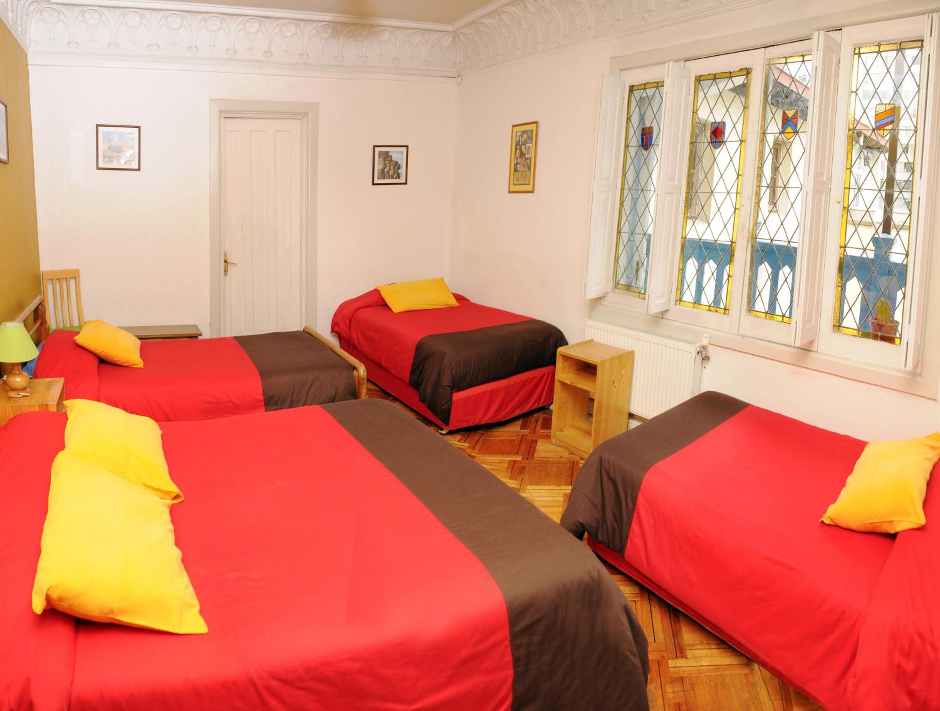 Quadruple Room with Private Bathroom photo 3