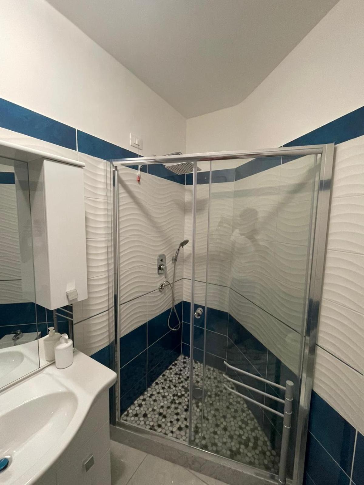 Family Room with Private Bathroom photo 3
