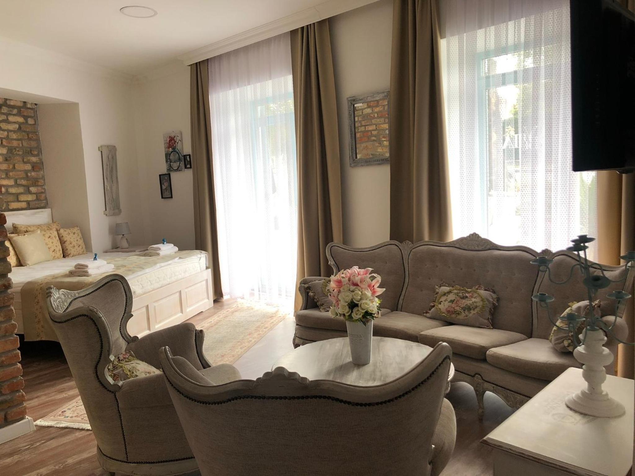 Double Room with Patio photo 1