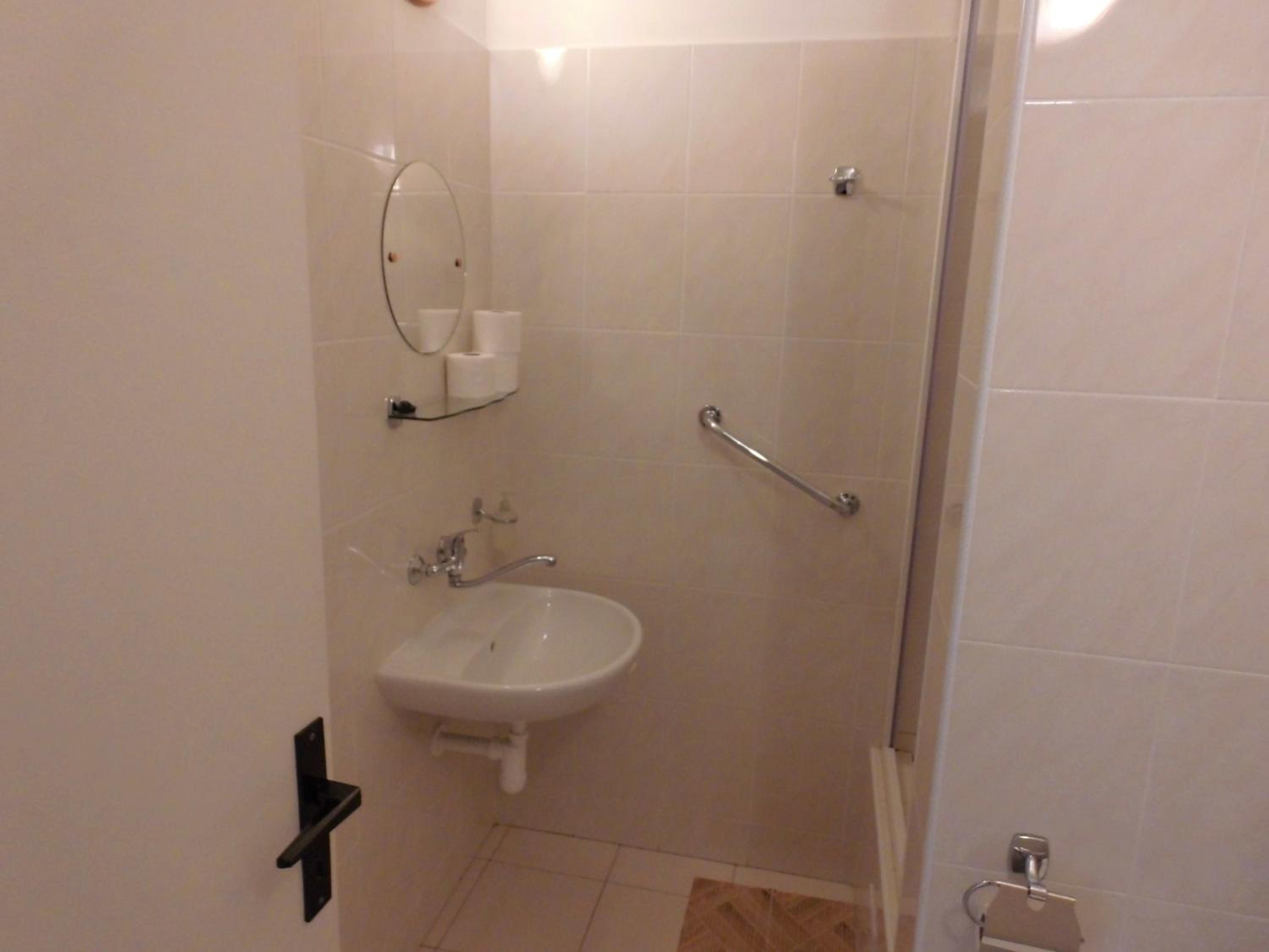 Double Room with Private Bathroom photo 3