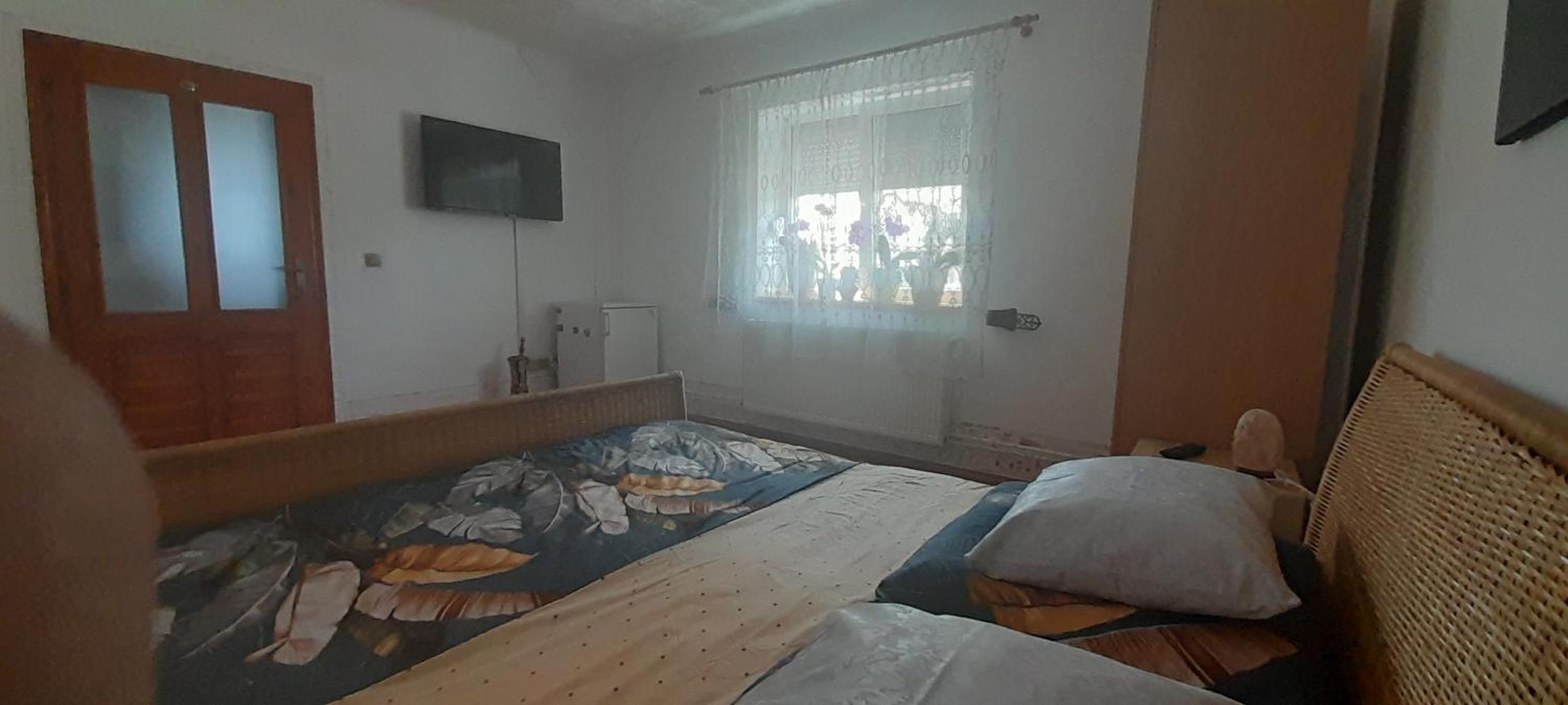 Deluxe Room (2 Adults + 1 Child) - Photo 18
