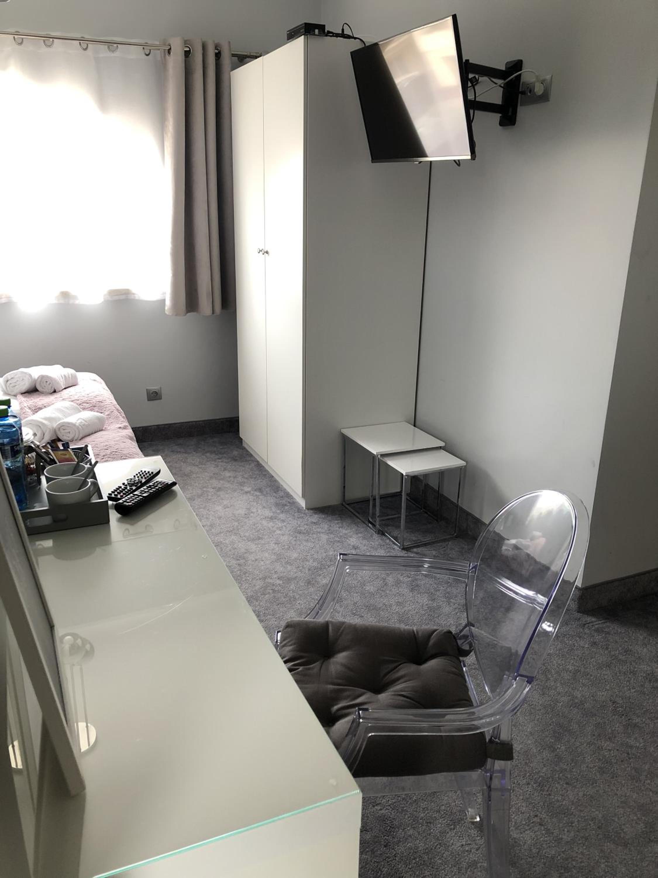 Standard Twin Room with Sofa photo 3