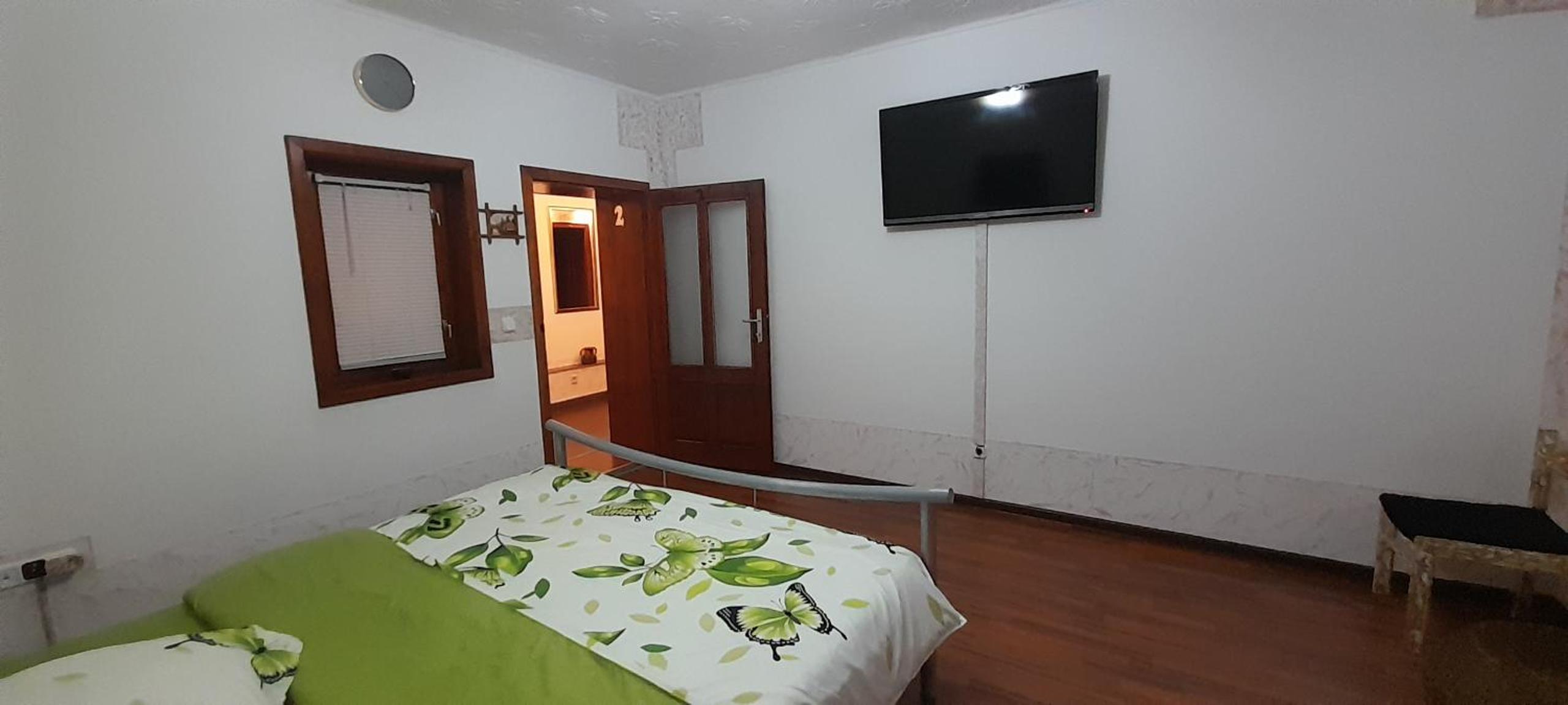 Deluxe Room (2 Adults + 1 Child) - Photo 5