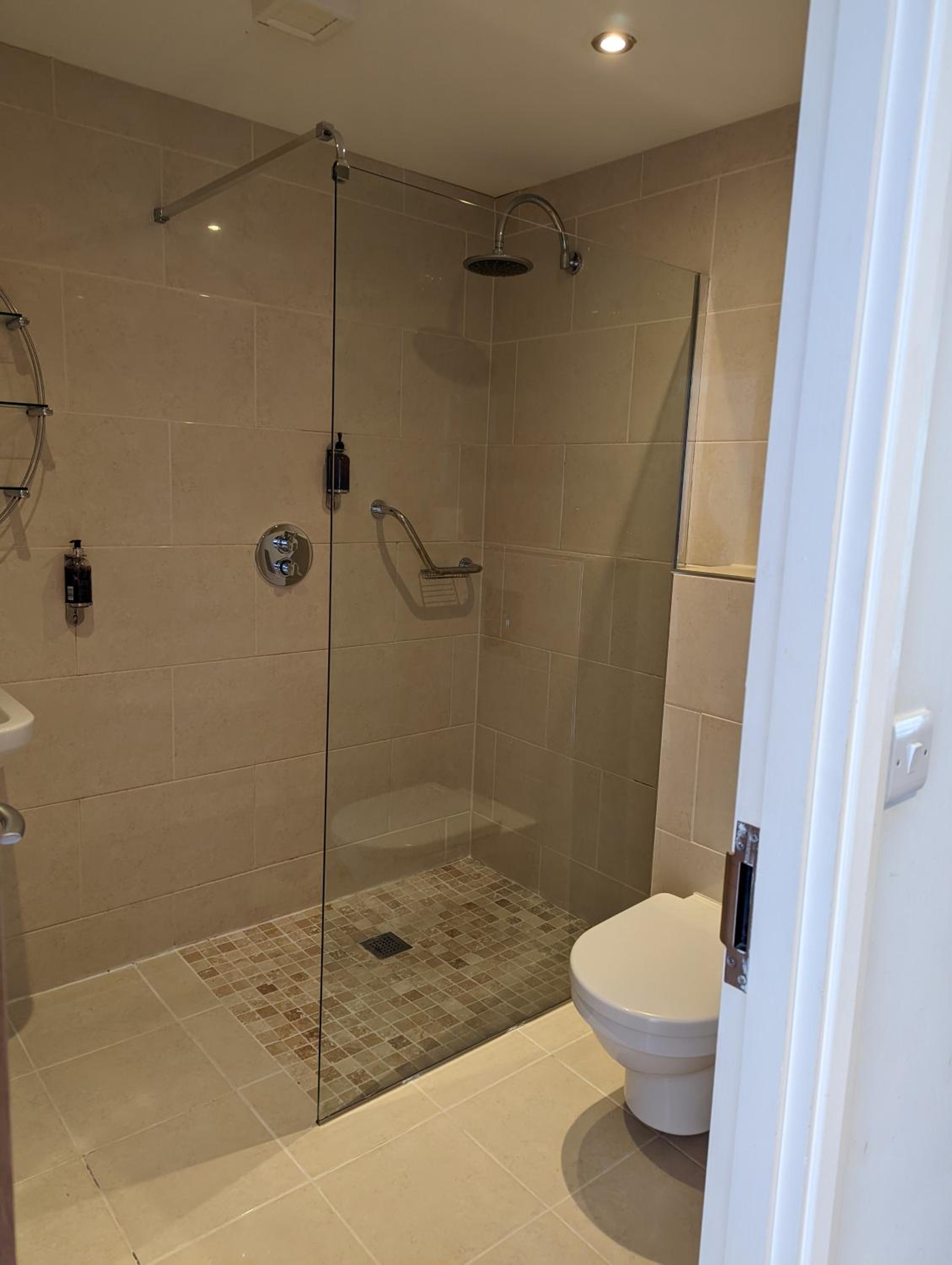 Standard Double Room - Photo 4