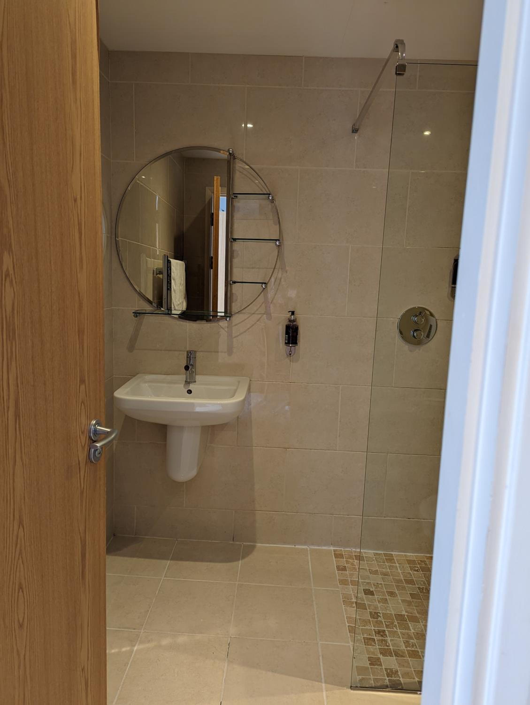 Standard Double Room - Photo 5
