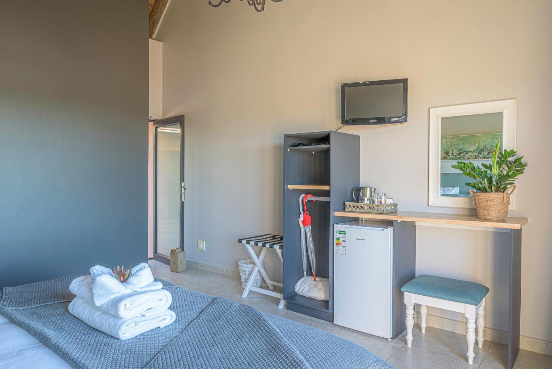 Double Room with Balcony - Photo 4