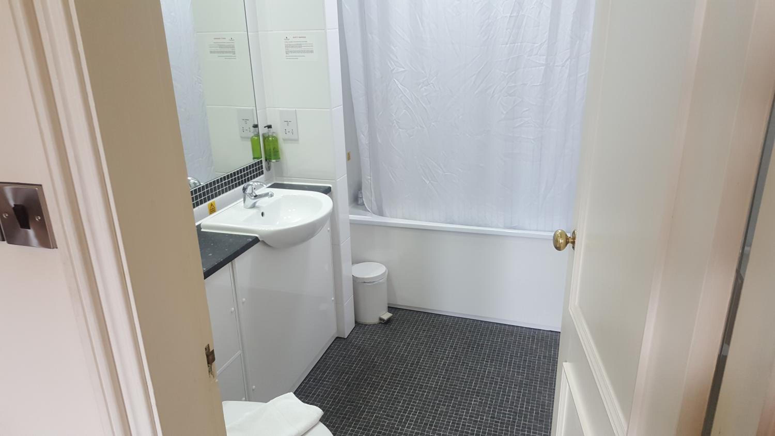 Deluxe King Room photo 3