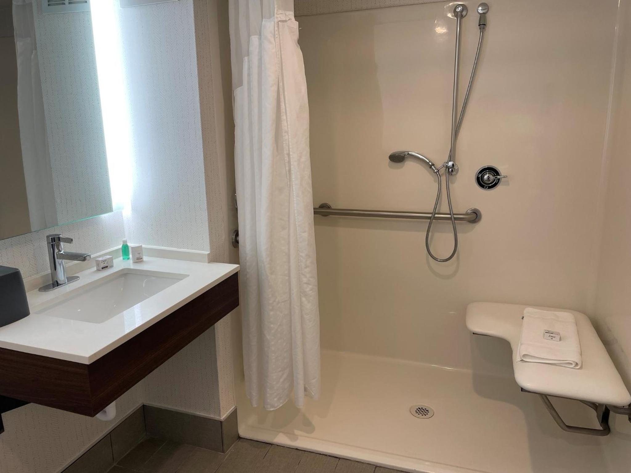 Queen Room with Two Queen Beds - Disability Access/Non-Smoking - Photo 2