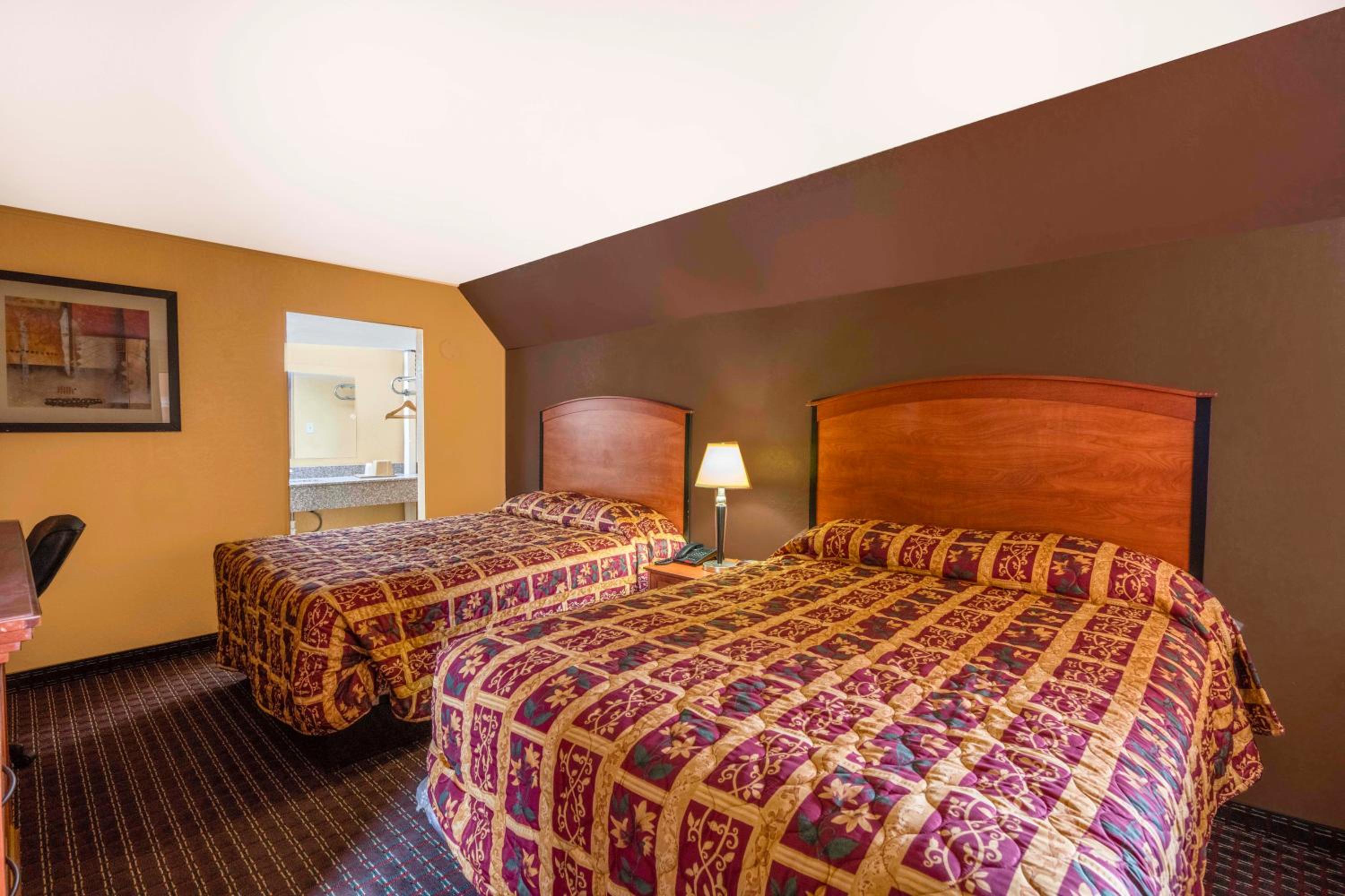 Premium 2 Queen Bed with Kitchenette	 photo 1