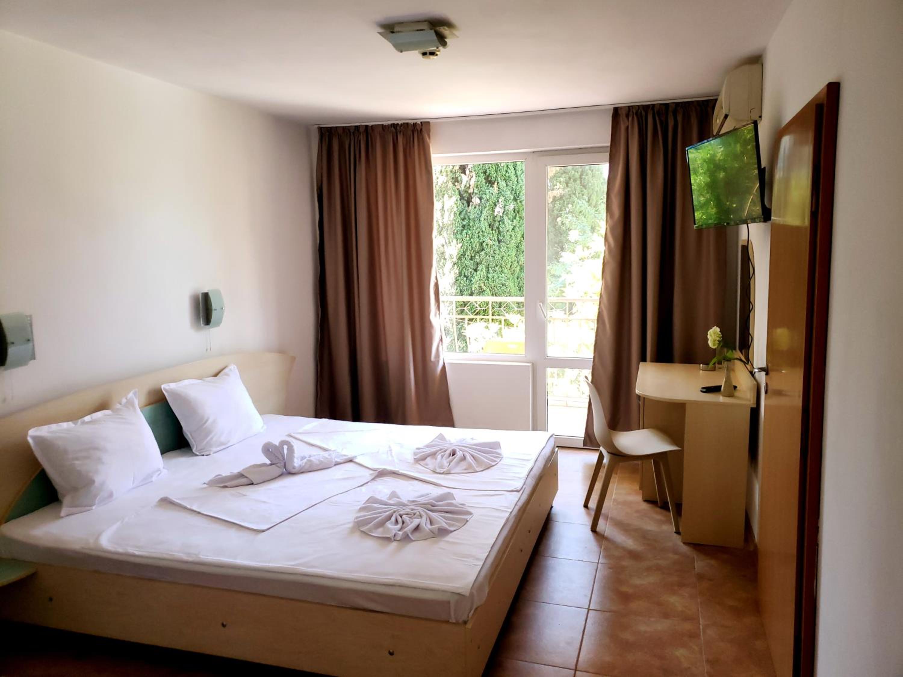 Double or Twin Room with Garden View photo 1