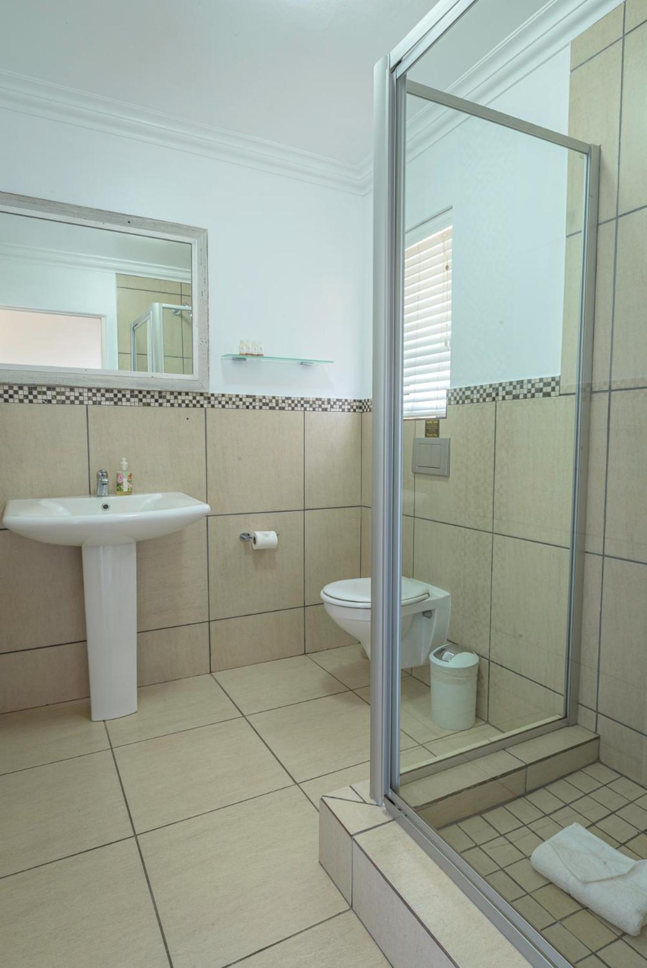 Standard Double Room with Balcony - Photo 3