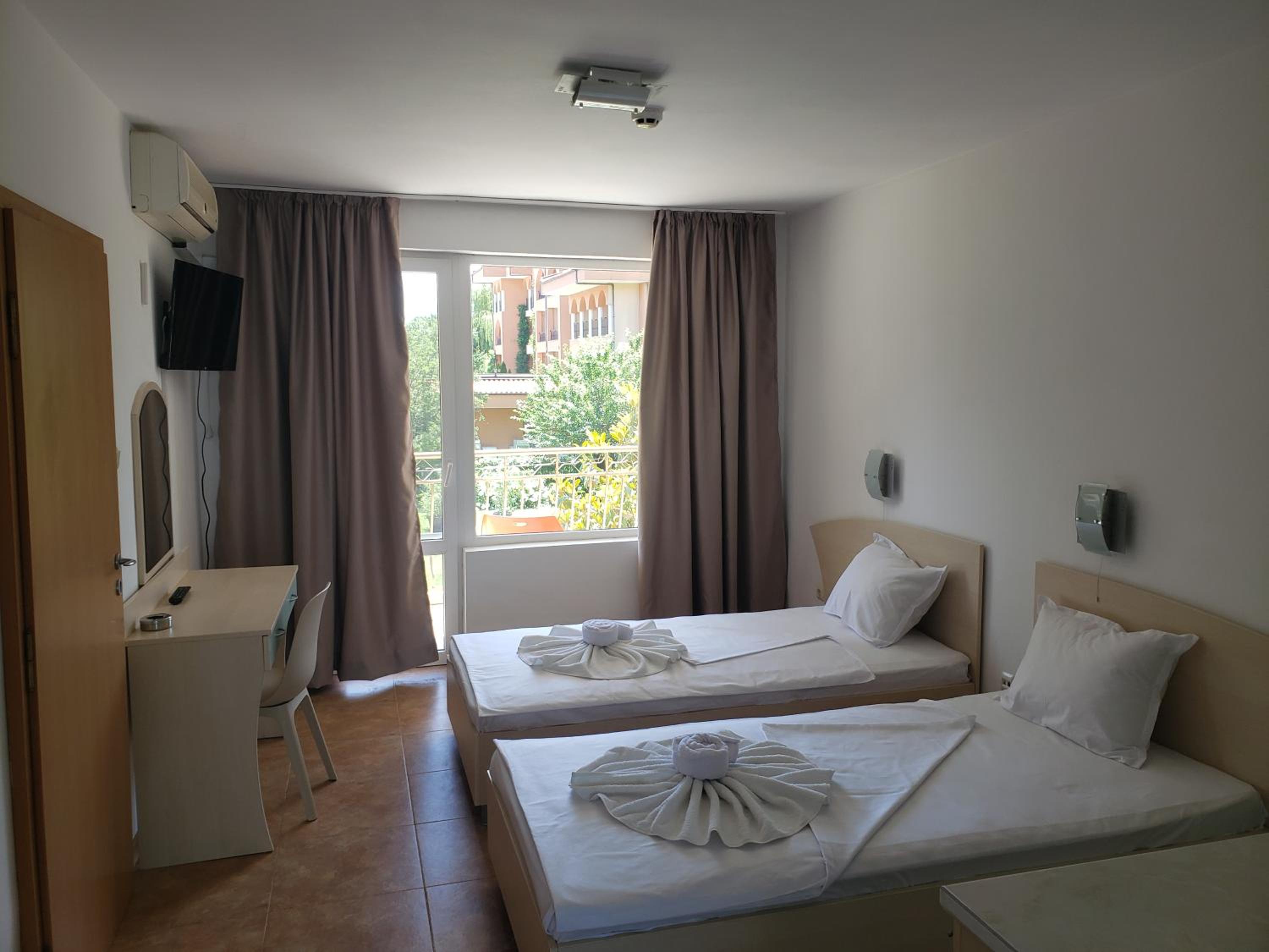 Double or Twin Room with Garden View photo 3