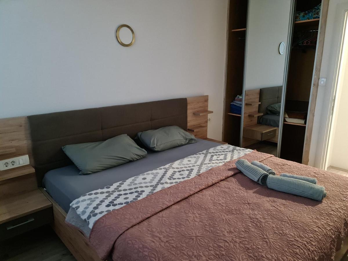 Apartment with Balcony photo 3