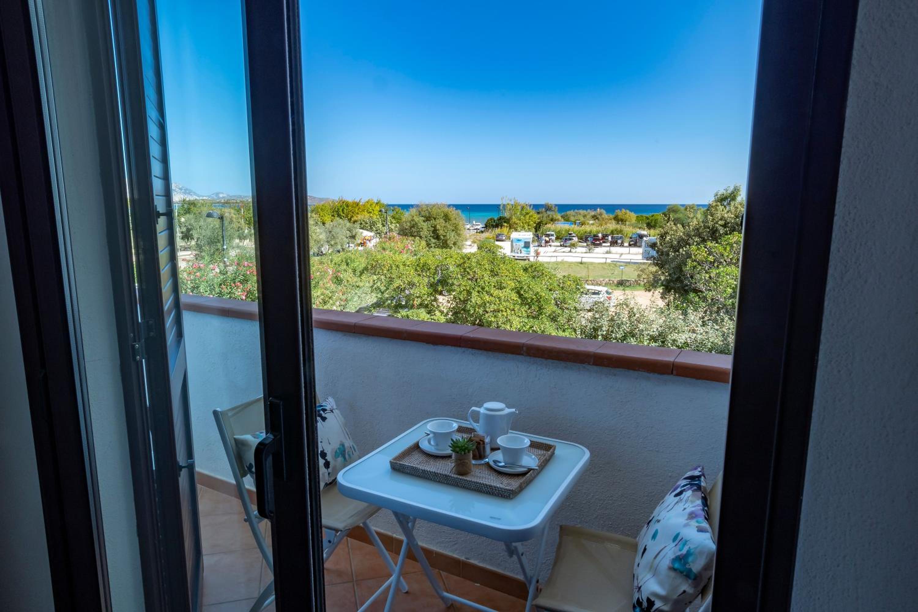 Double Room with Sea View - Photo 2