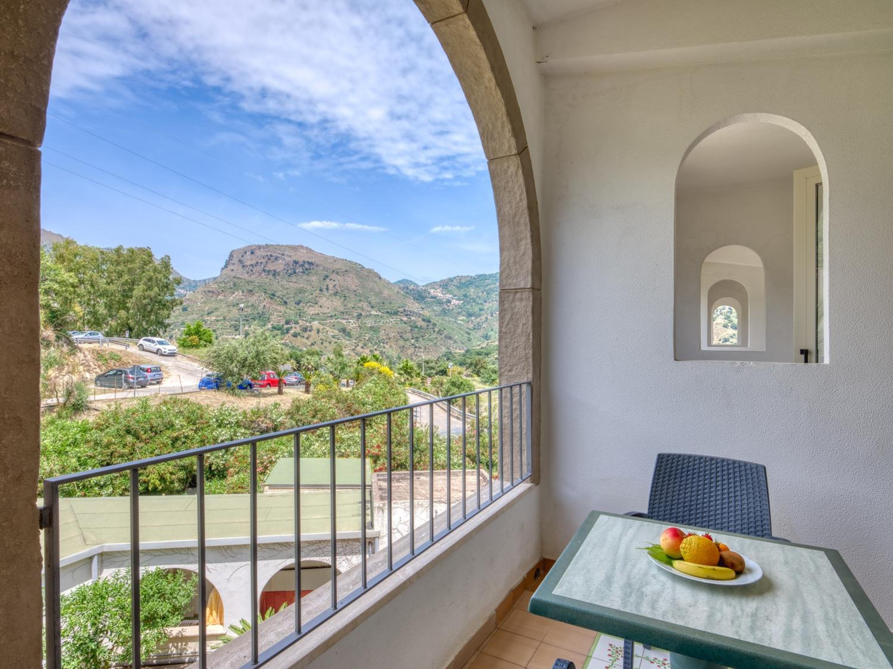 Standard Double or Twin Room with Balcony - Photo 12