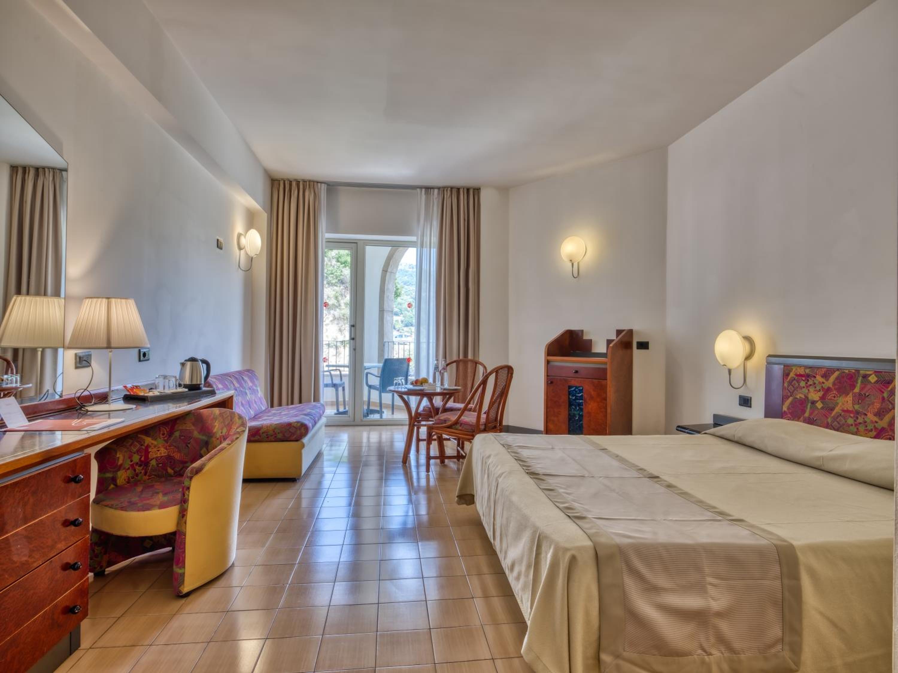 Standard Double or Twin Room with Balcony - Photo 13