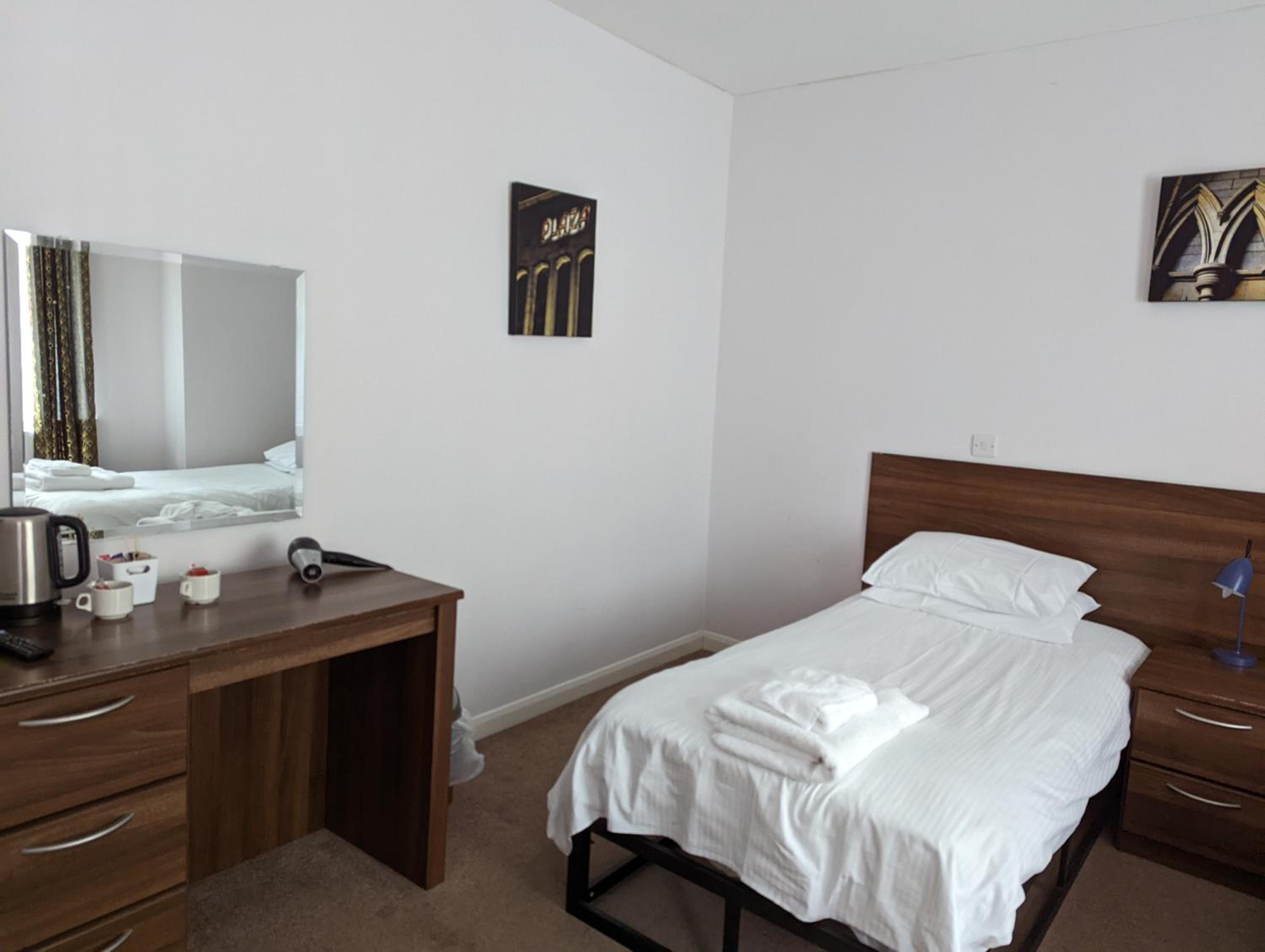Standard Twin Room - Photo 1