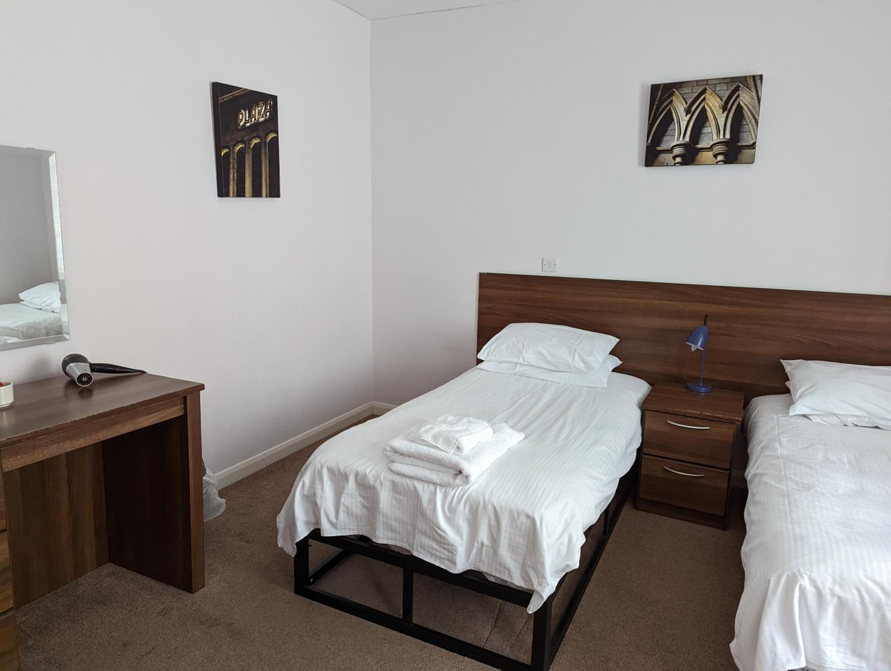Standard Twin Room - Photo 3