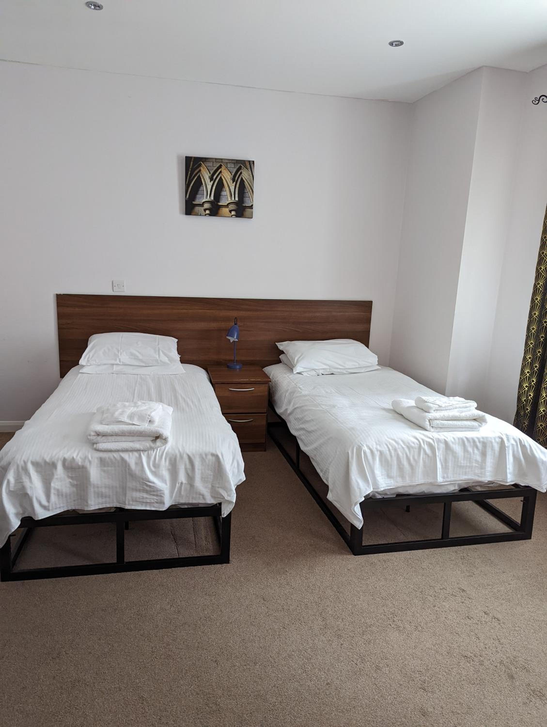 Standard Twin Room - Photo 4