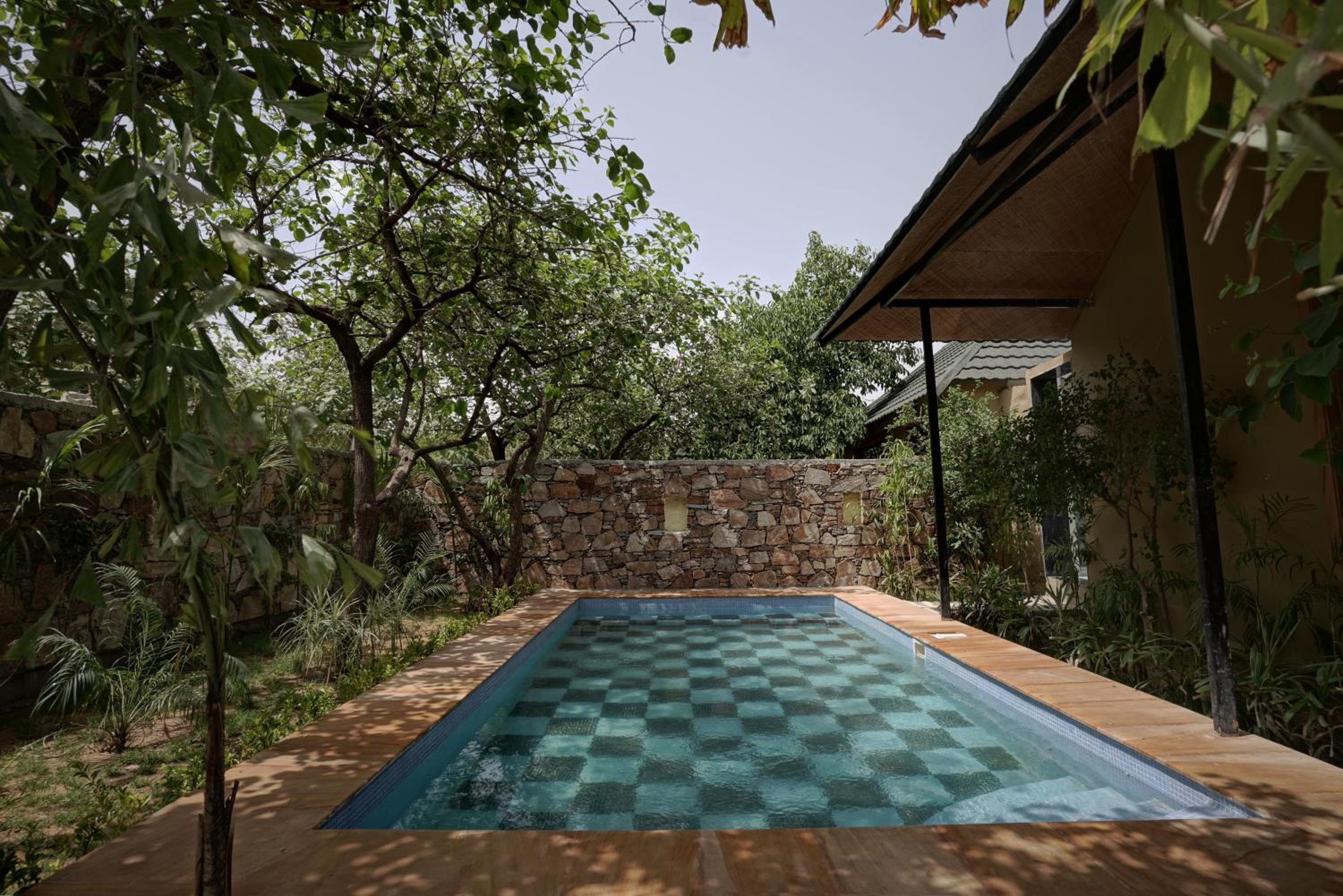Party House 2 bedroom Villa with Plunge Pool and Private Sit out - Photo 2