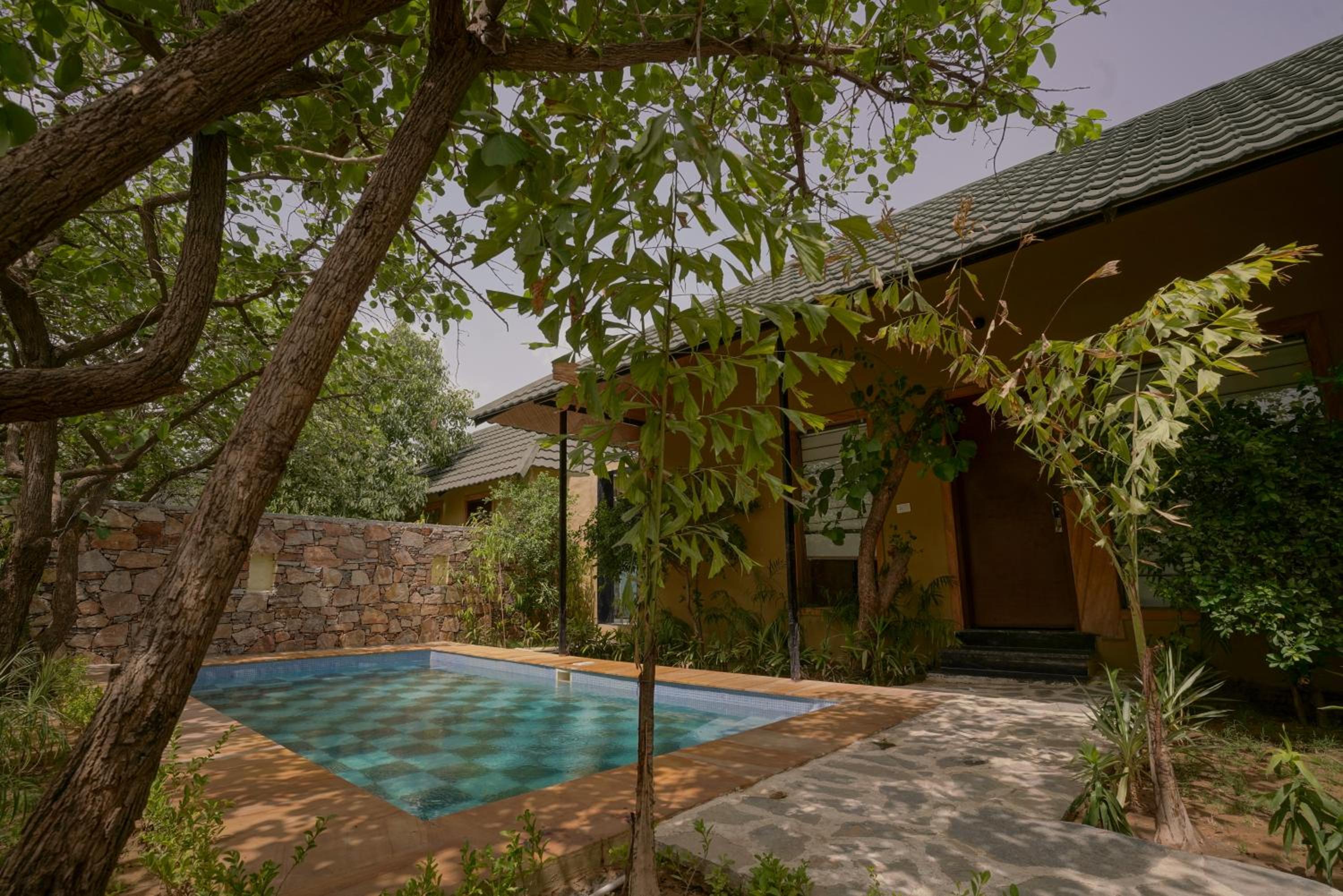 Party House 2 bedroom Villa with Plunge Pool and Private Sit out - Photo 11