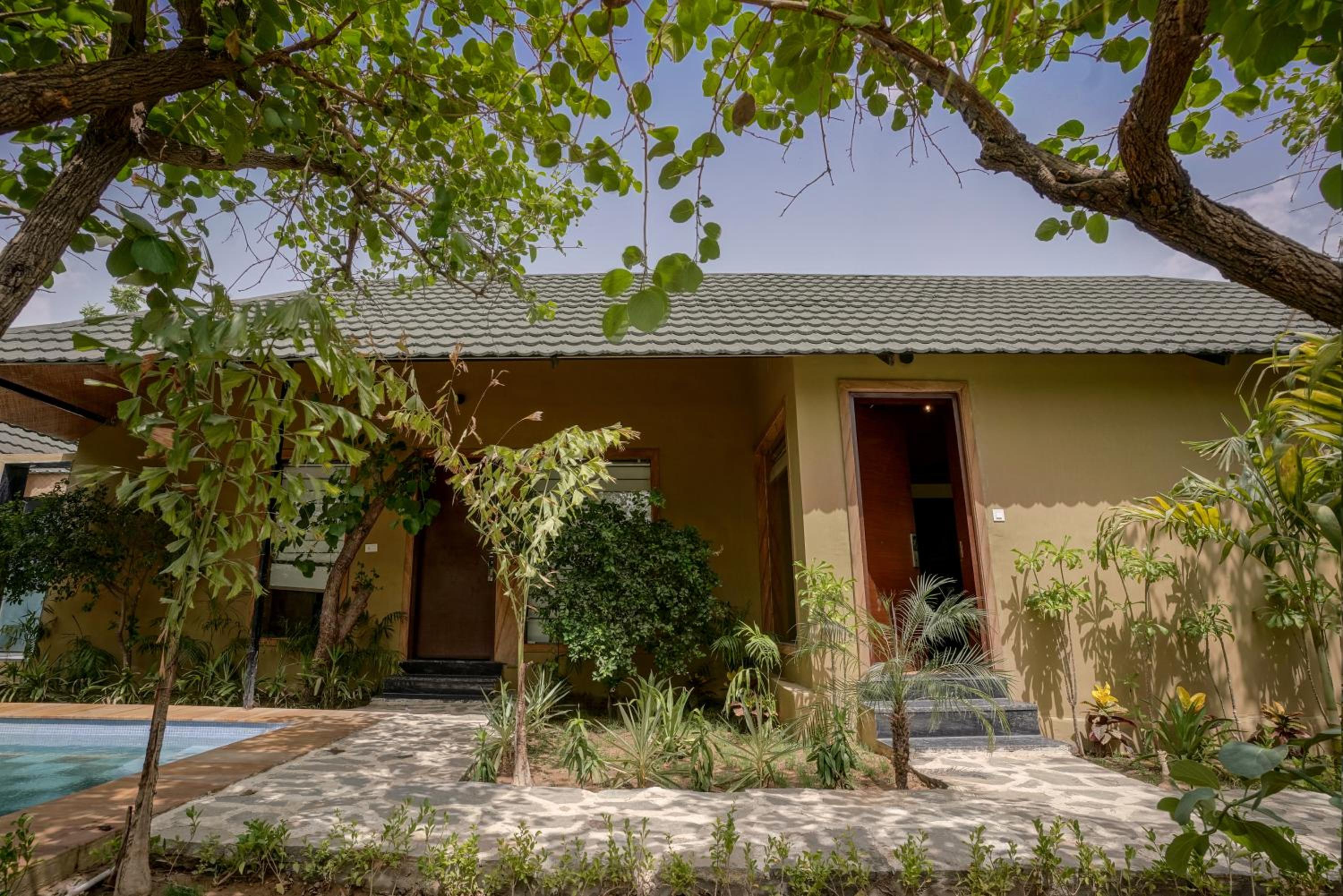 Party House 2 bedroom Villa with Plunge Pool and Private Sit out - Photo 17